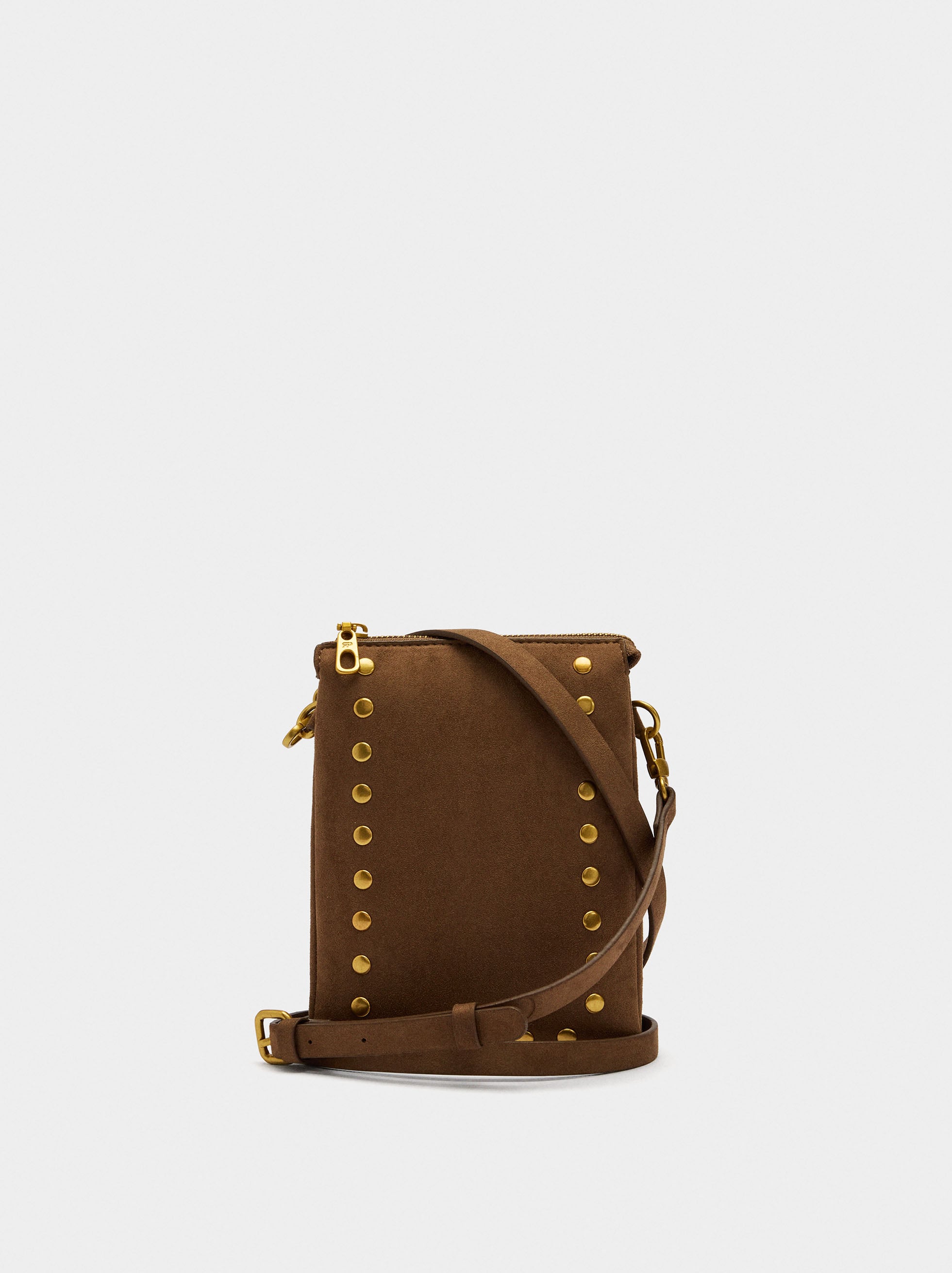 Bolso Bandolera Con Textura Y Tachuelas