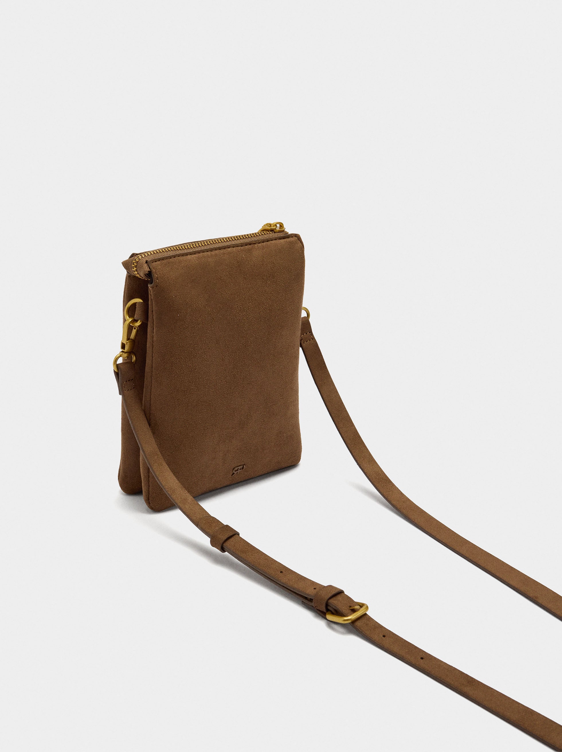 Bolso Bandolera Con Textura Y Tachuelas