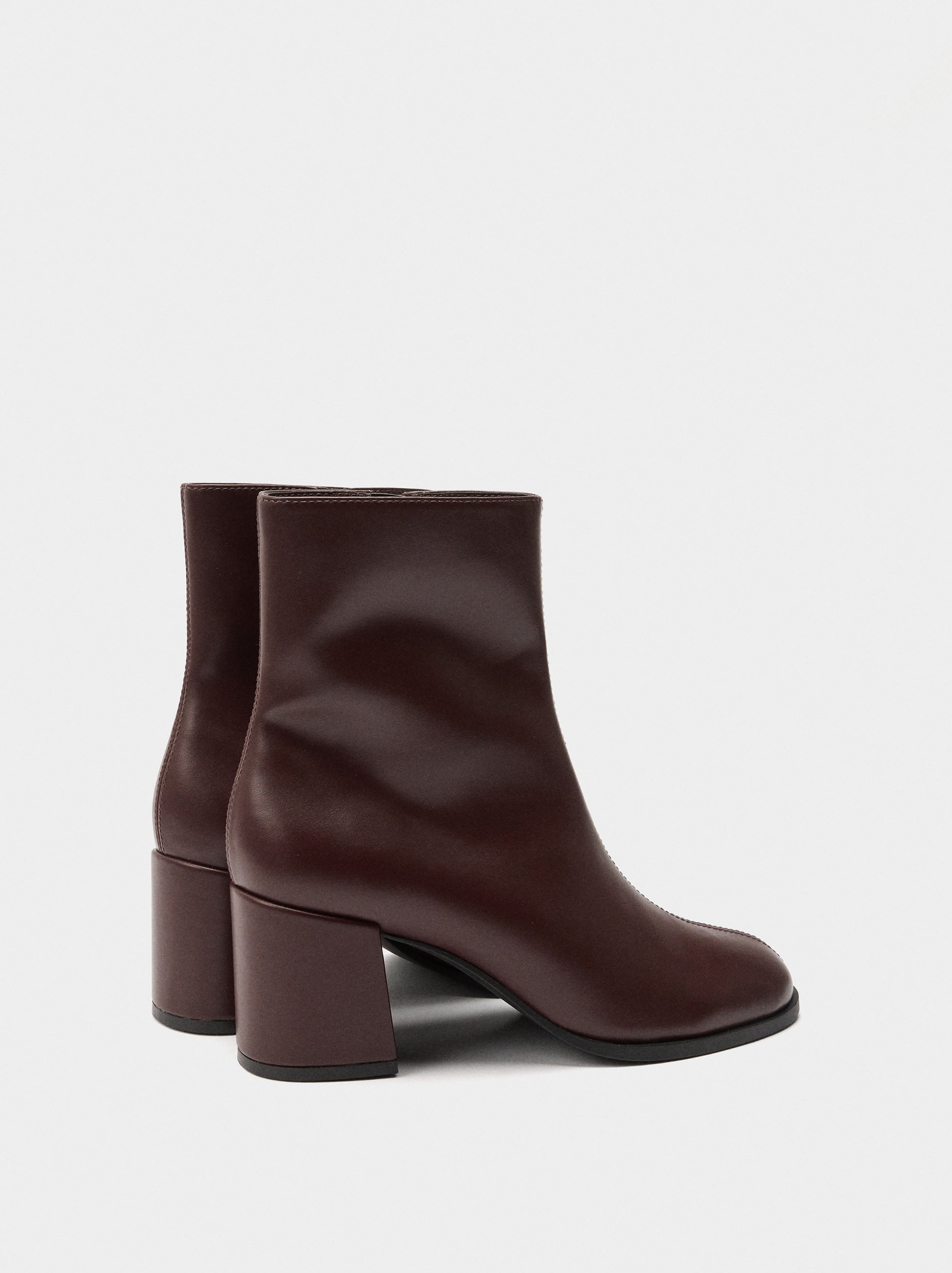 Botines De Tacón Ancho Con Pespuntes