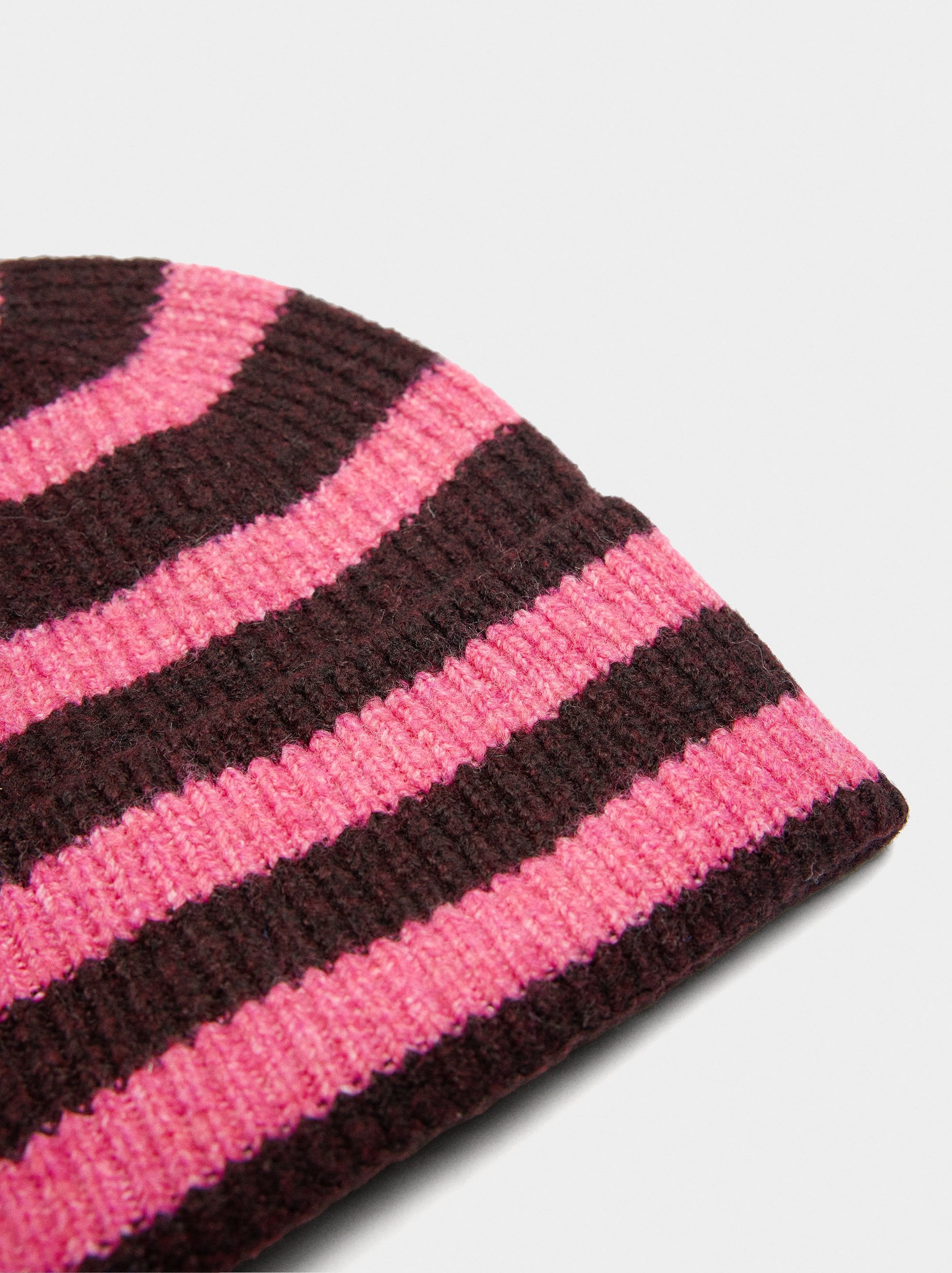Gorro De Rayas Con Dobladillo