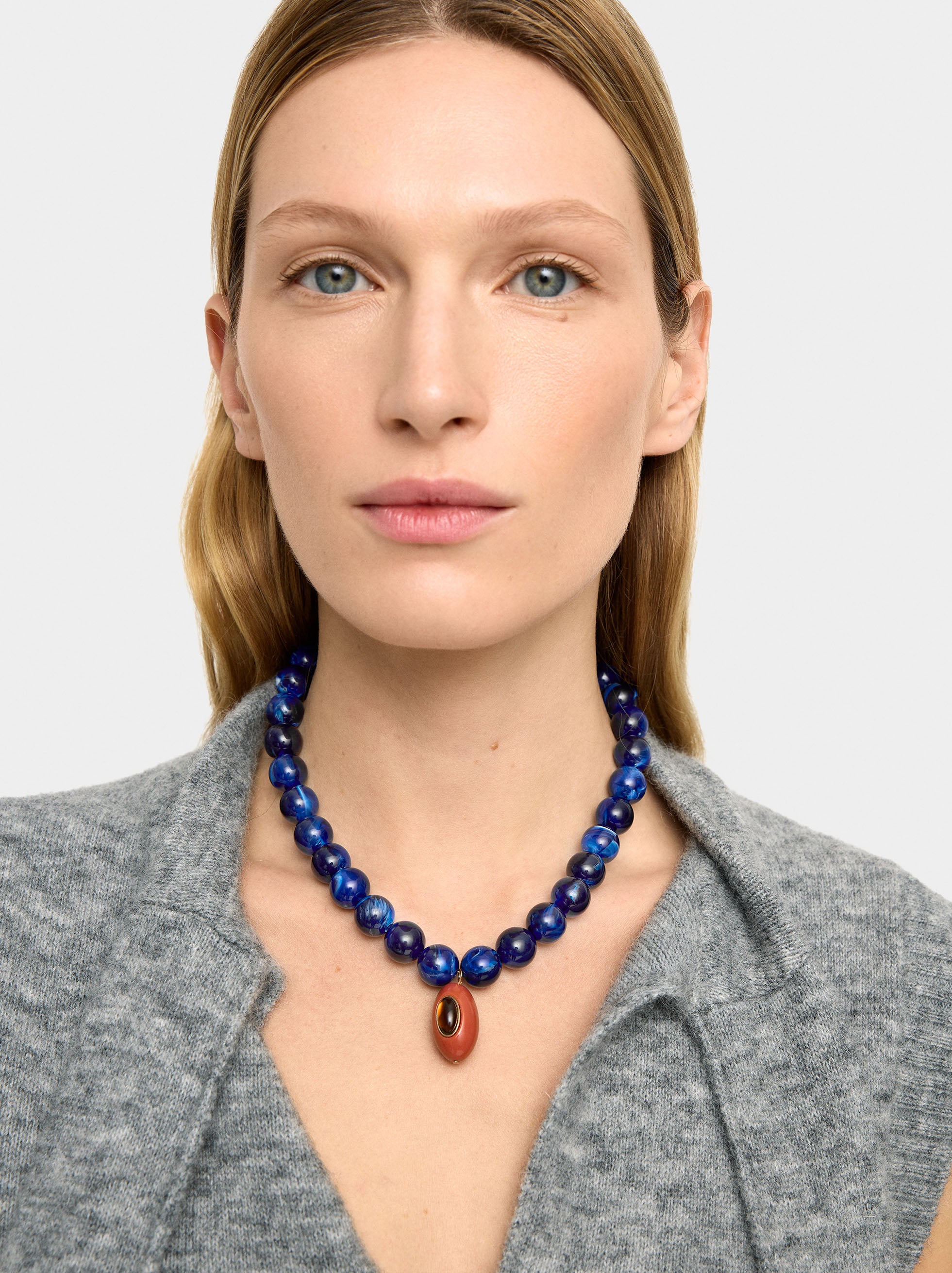 Collar Corto De Cuentas Con Colgante