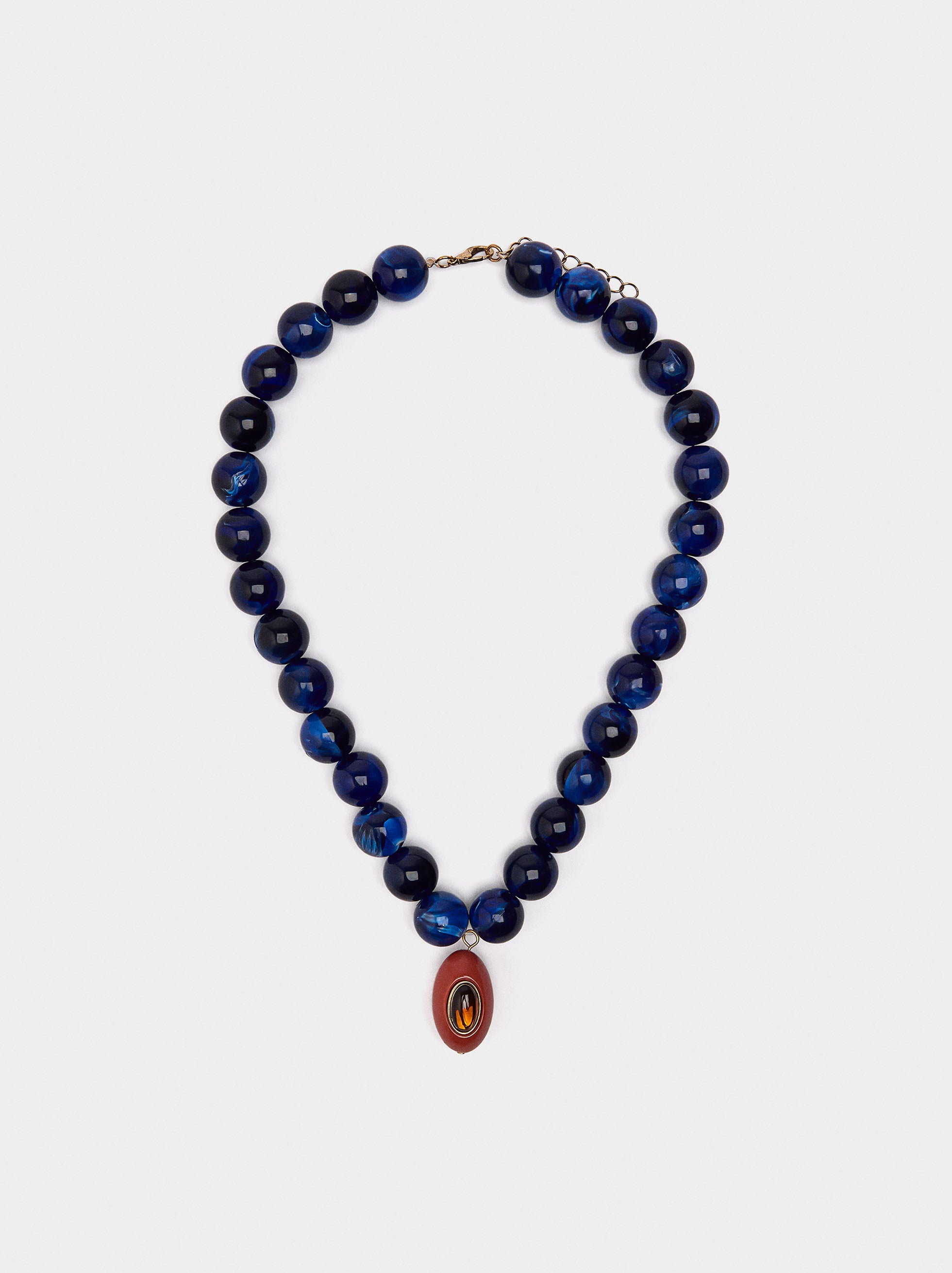 Collar Corto De Cuentas Con Colgante