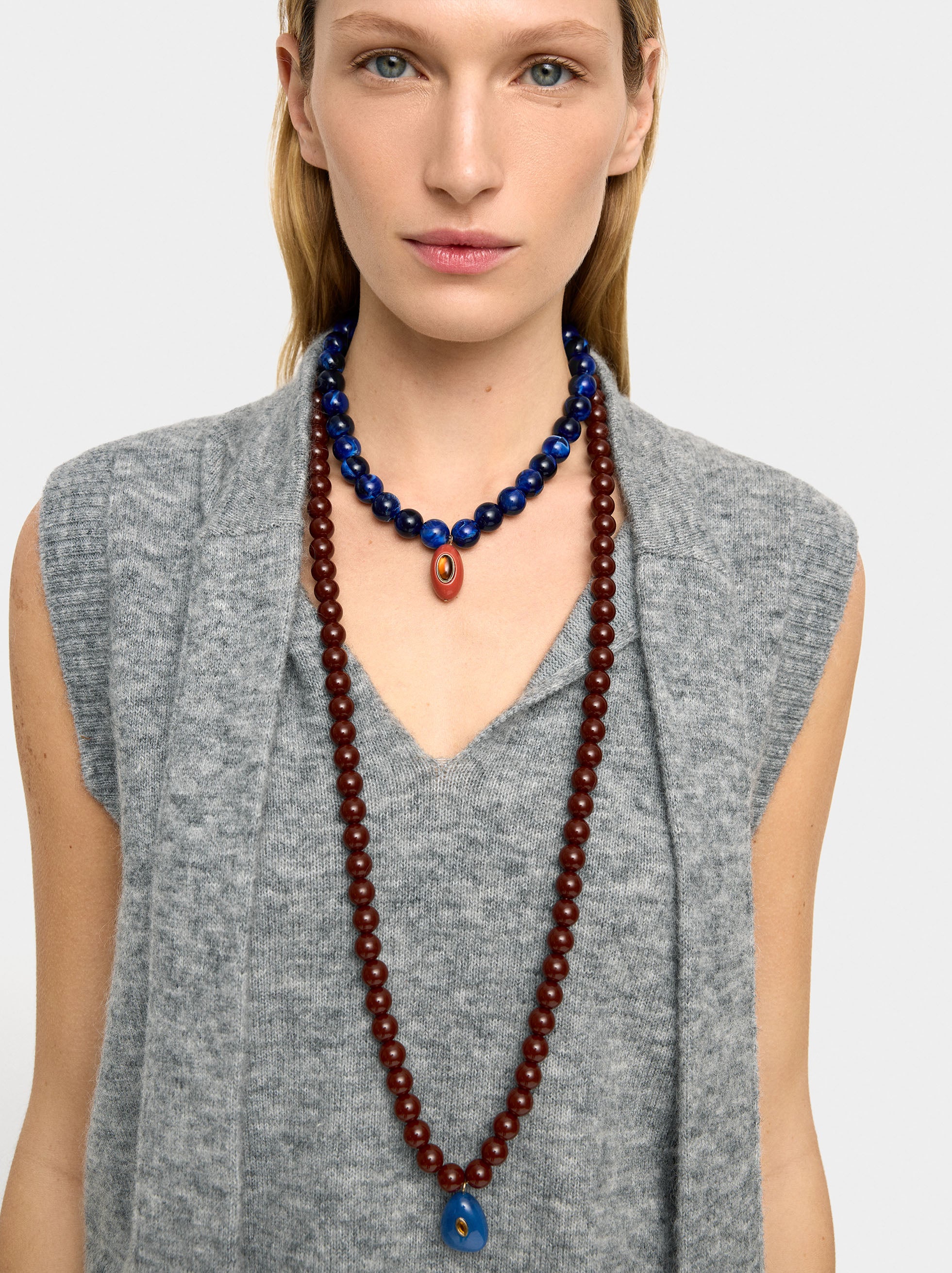 Collar Corto De Cuentas Con Colgante