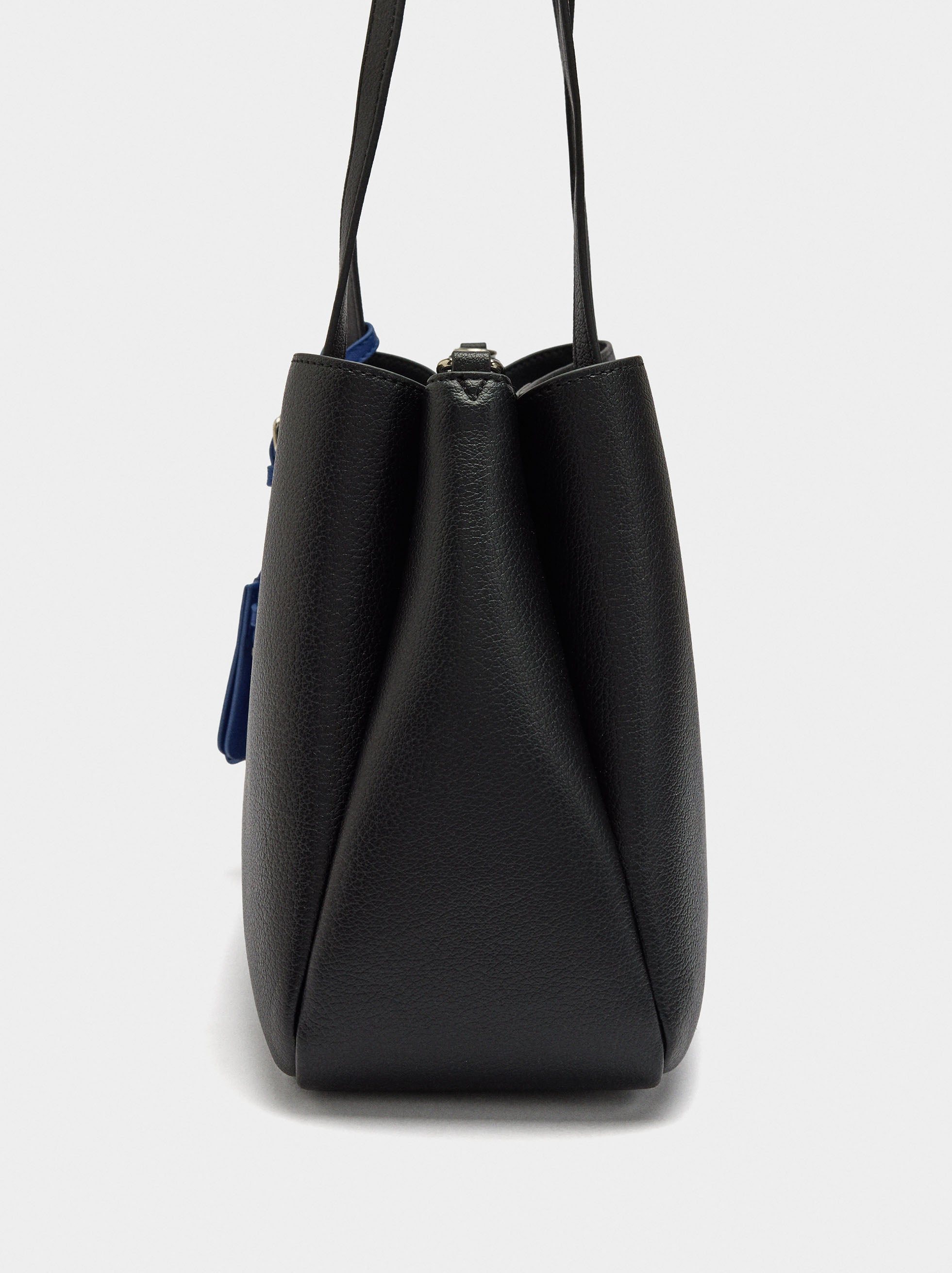 Bolso Shopper Liso Con Colgante