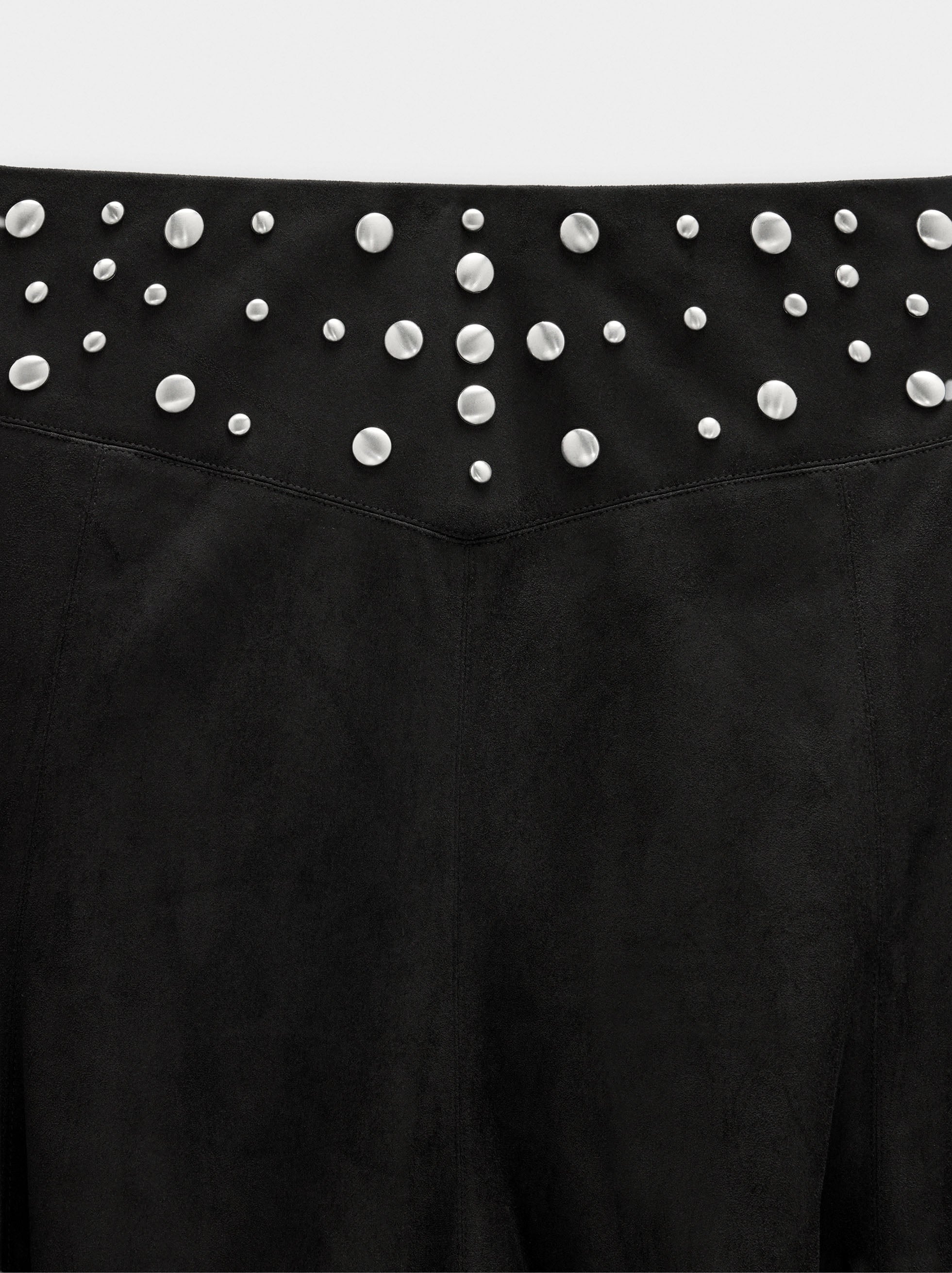 Falda Midi Con Tachuelas