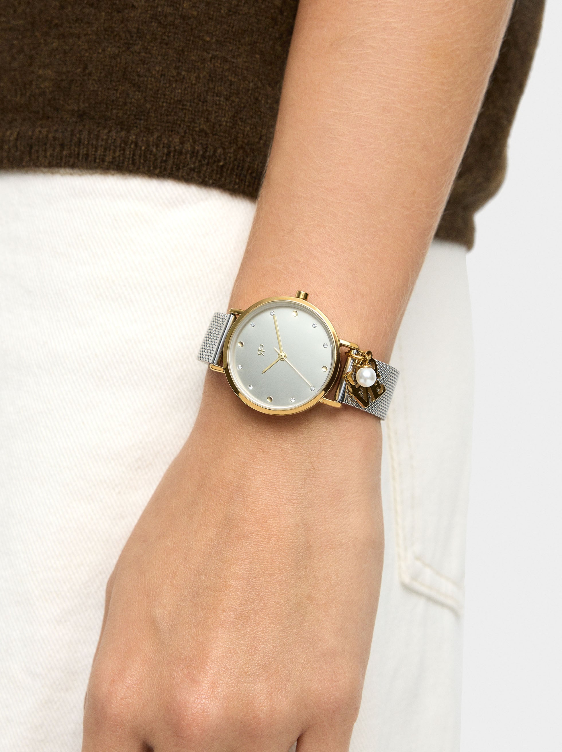 Reloj Bicolor De Punto Metálico Con Charm
