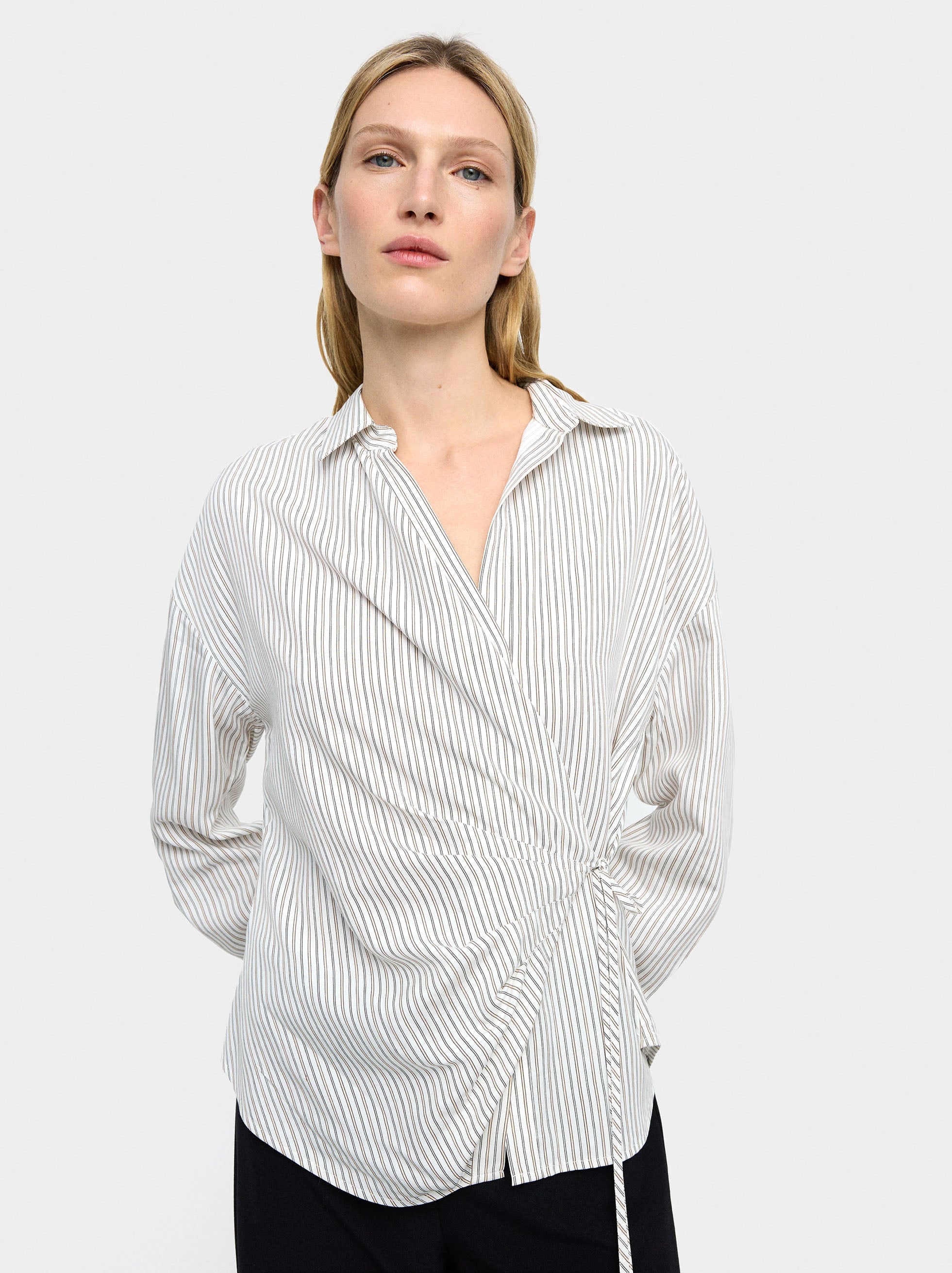 Camisa A Rayas Con Cruzado Y Drapeado