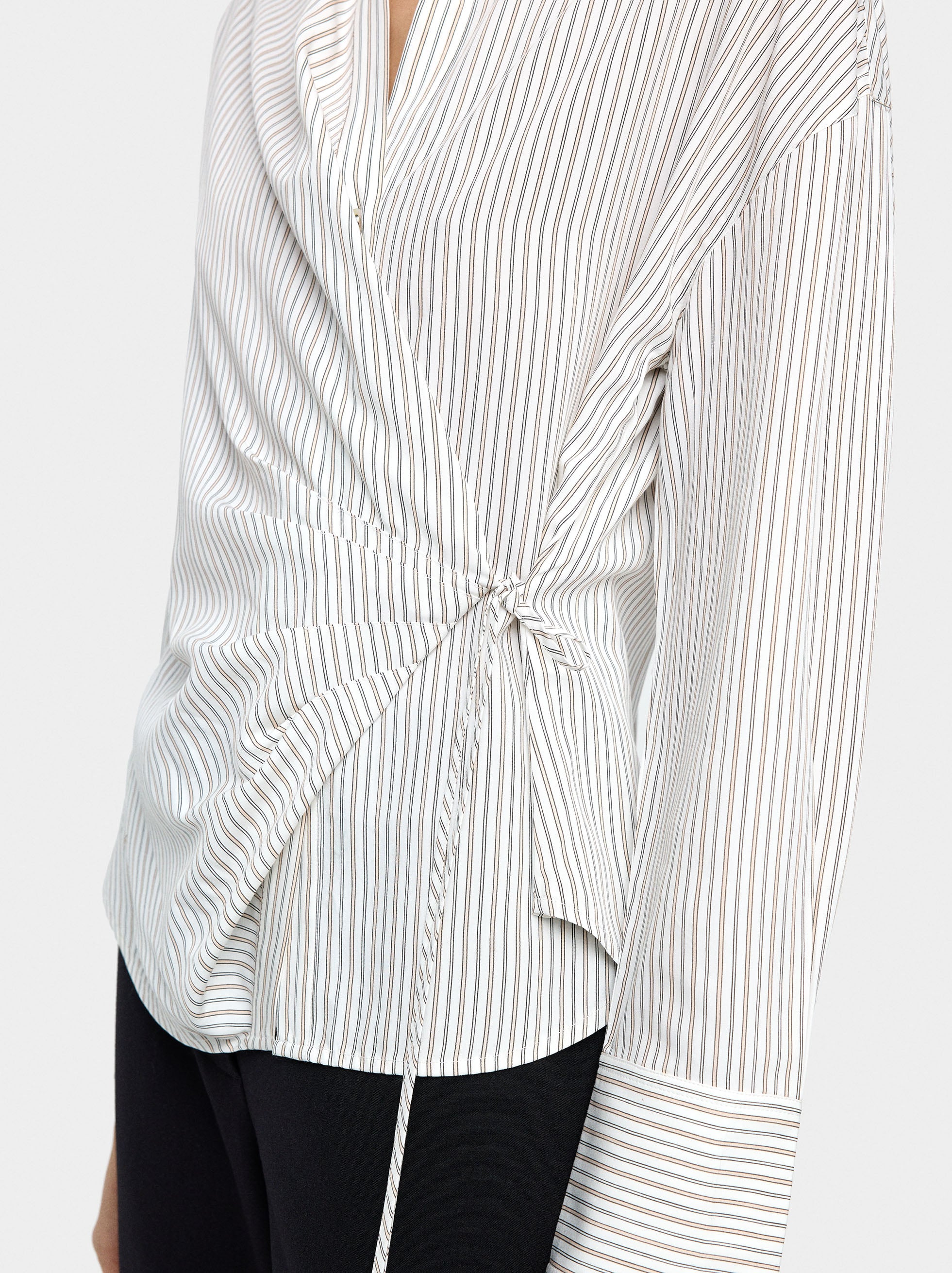 Camisa A Rayas Con Cruzado Y Drapeado