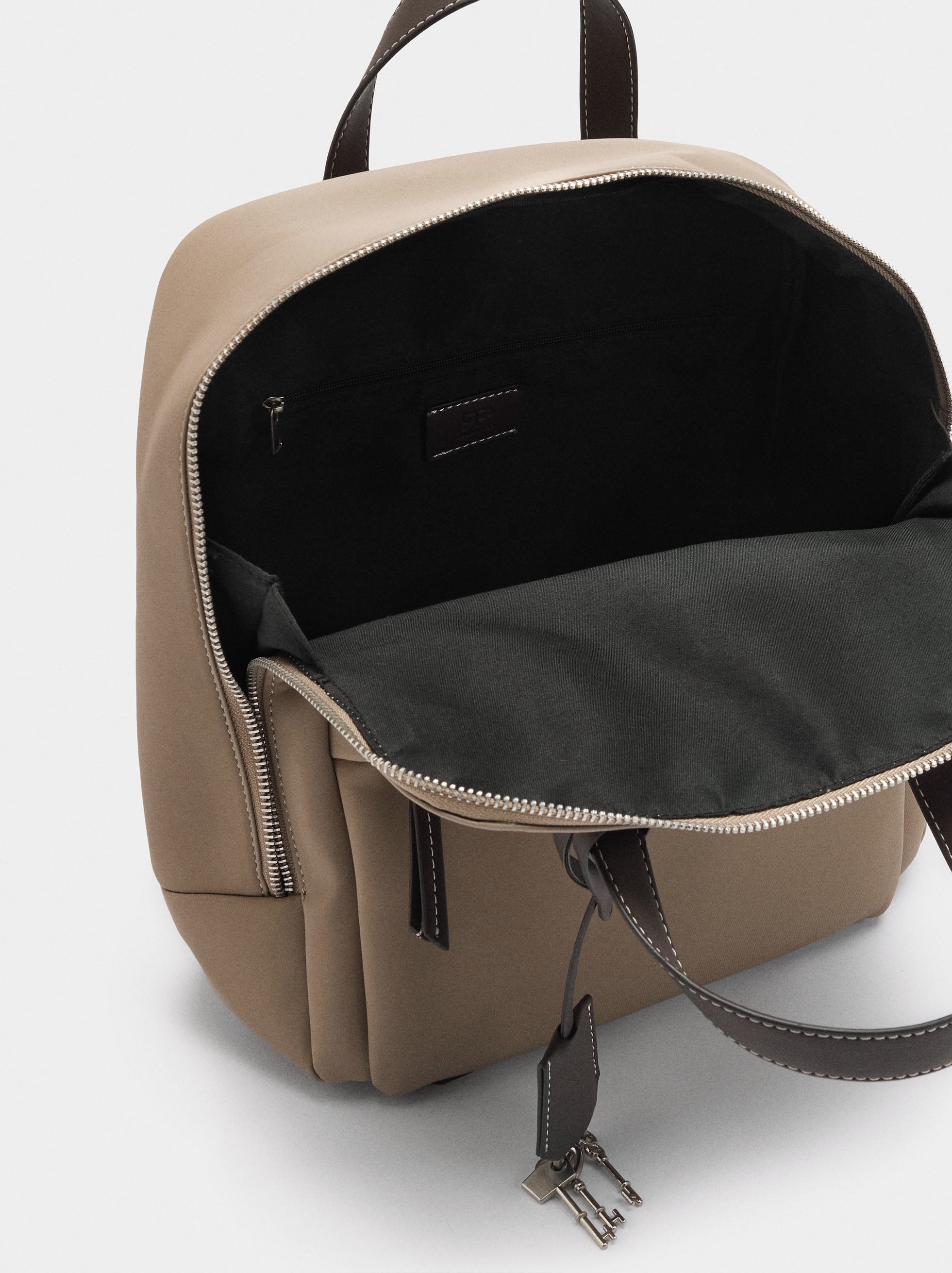 Mochila Efecto De Nylon
