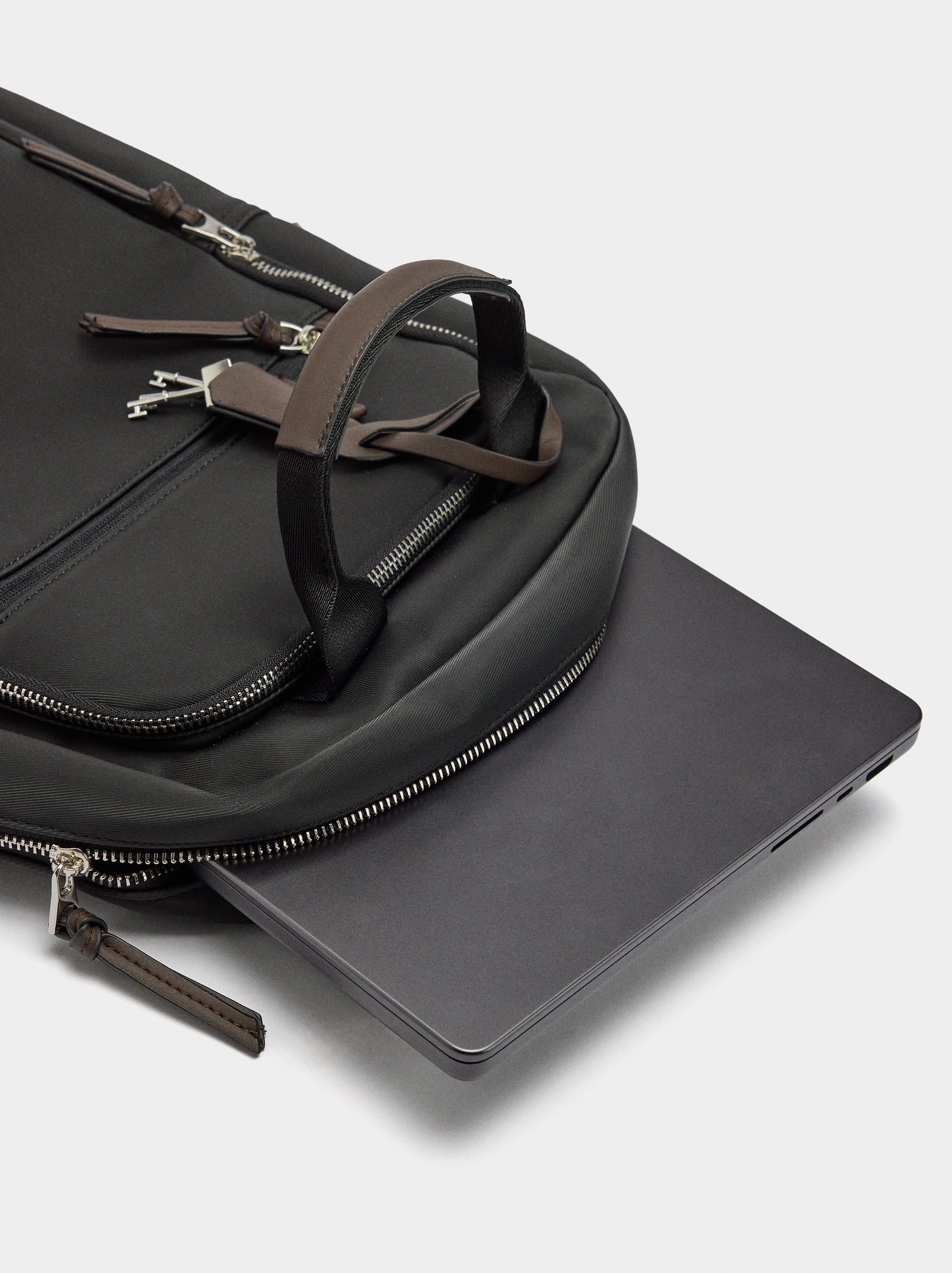 Mochila Para Portátil De 15" Efecto Nylon