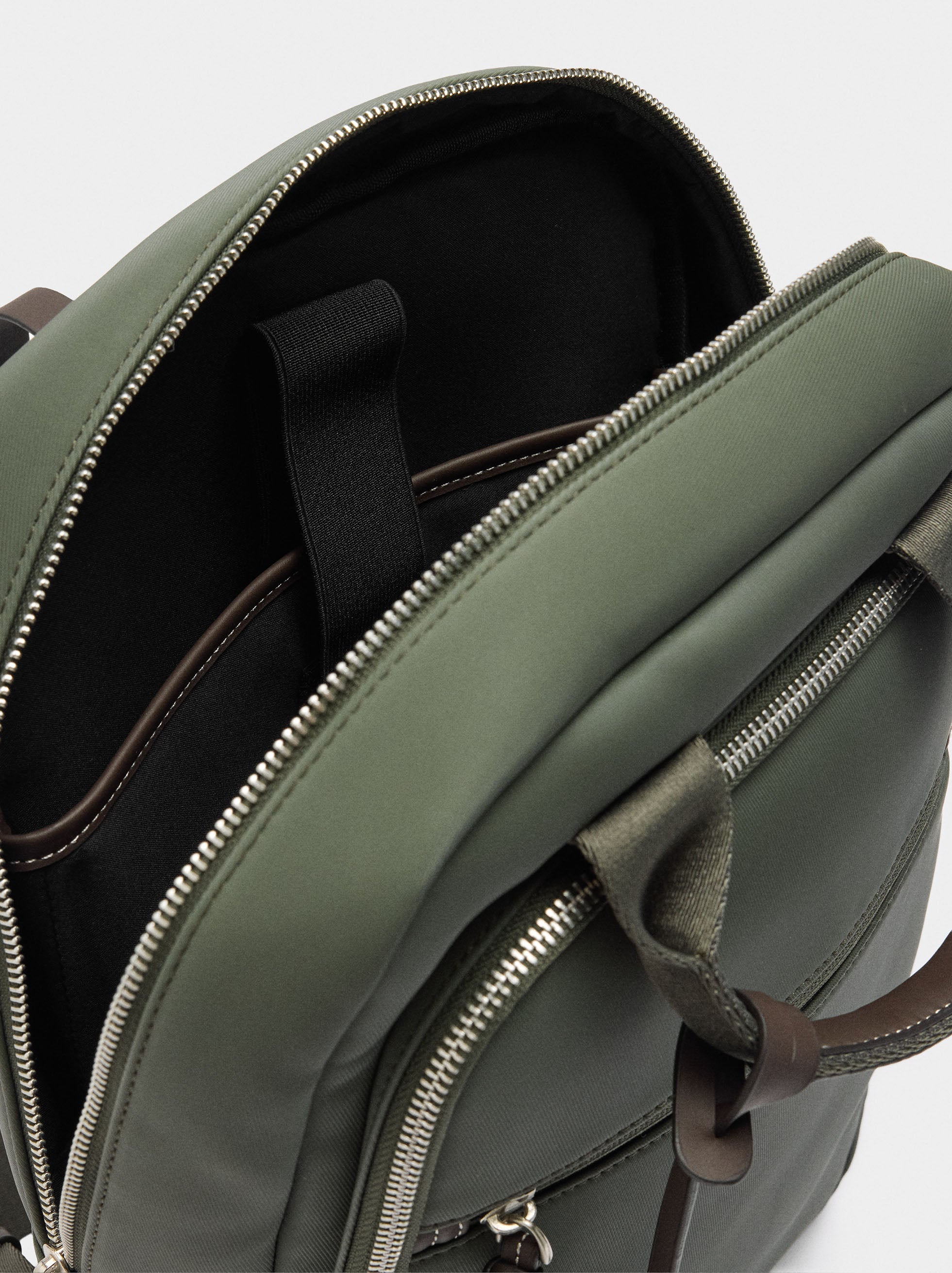 Mochila Para Portátil De 15" Efecto Nylon