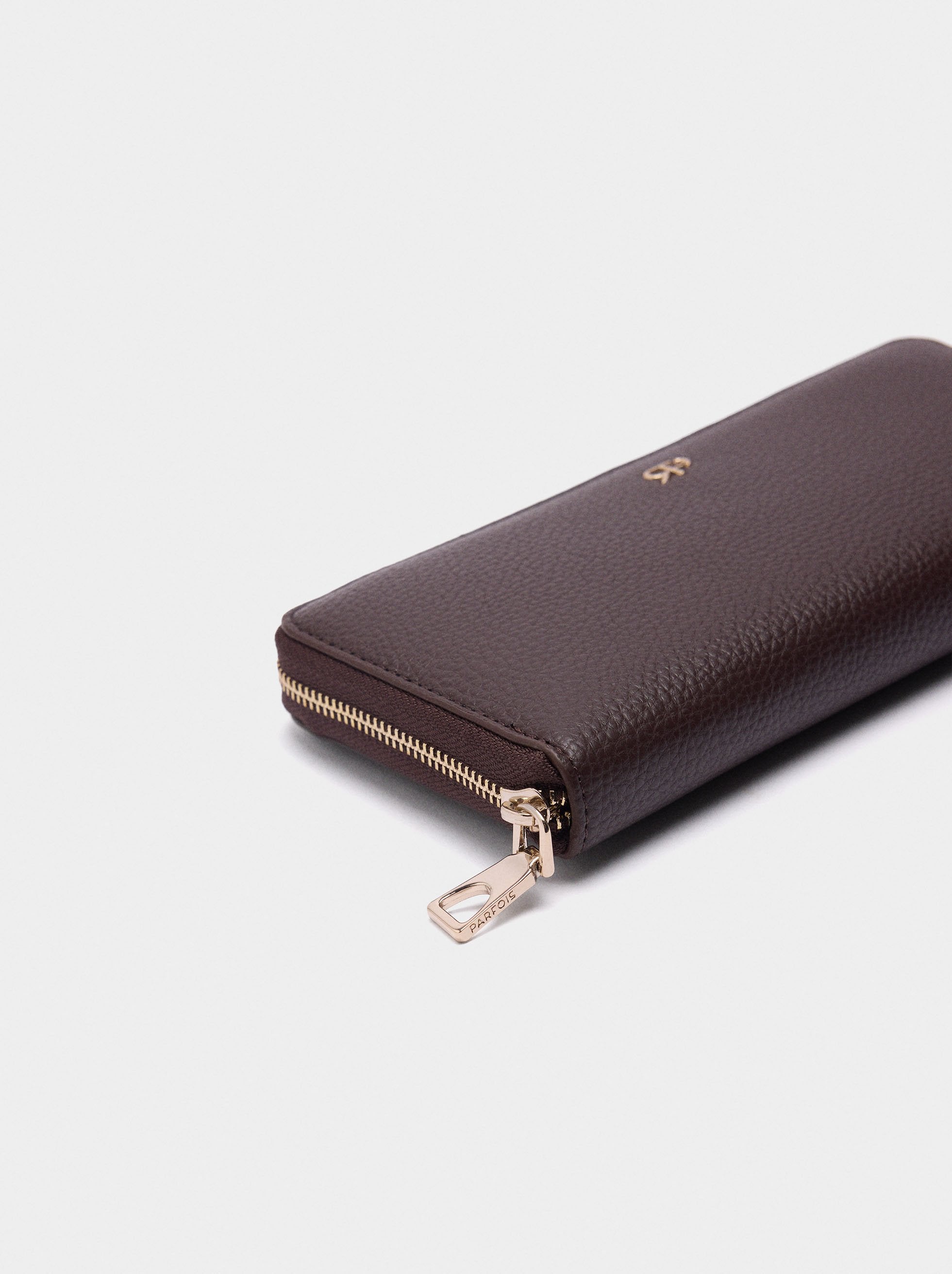 Cartera Con Textura Y Cierre De Cremallera