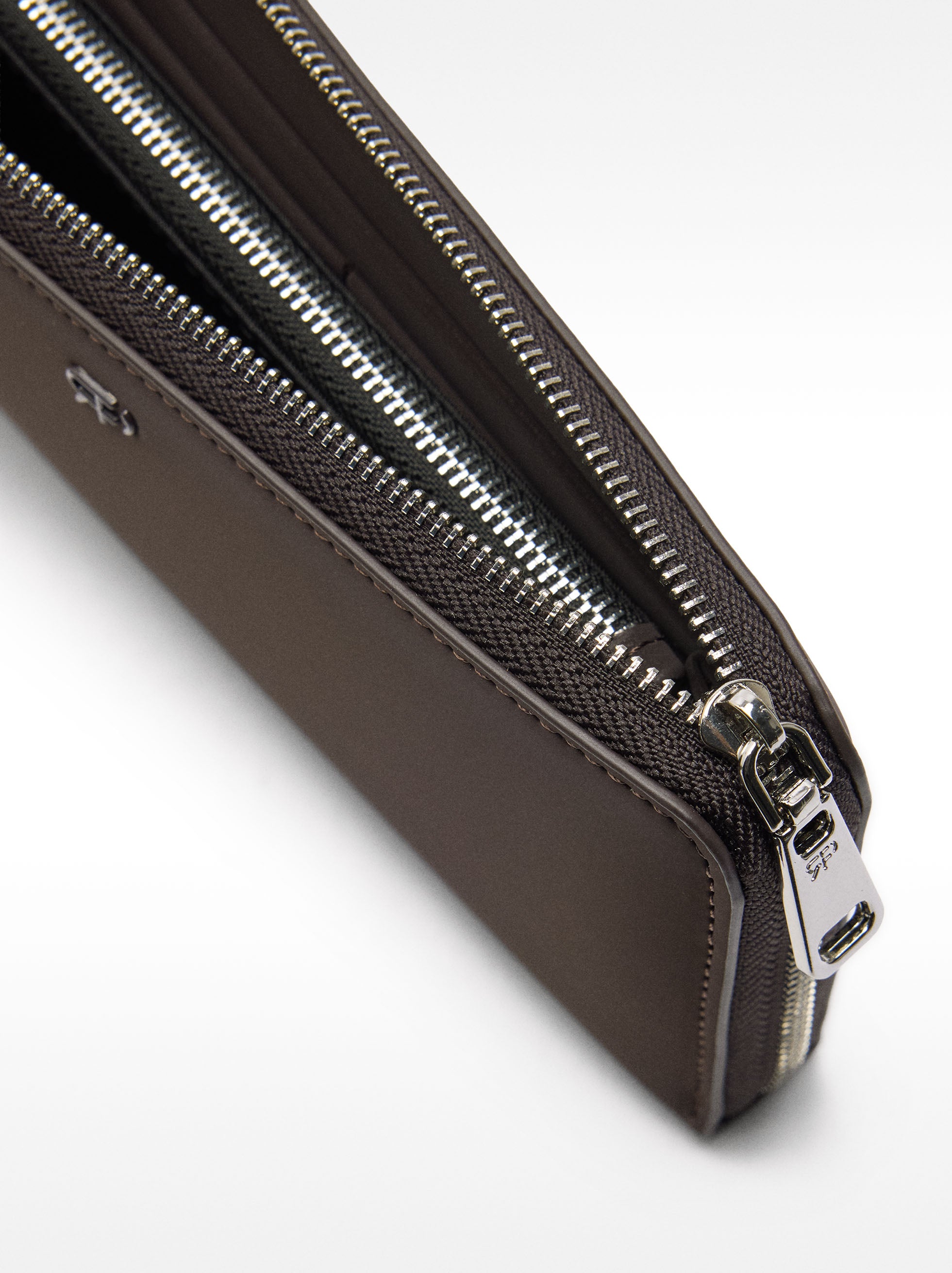 Cartera De Textura Suave Con Cremallera