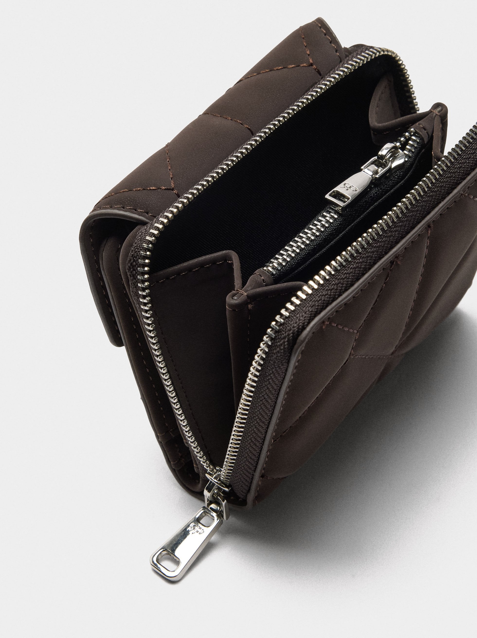 Cartera Acolchoada Con Textura Suave