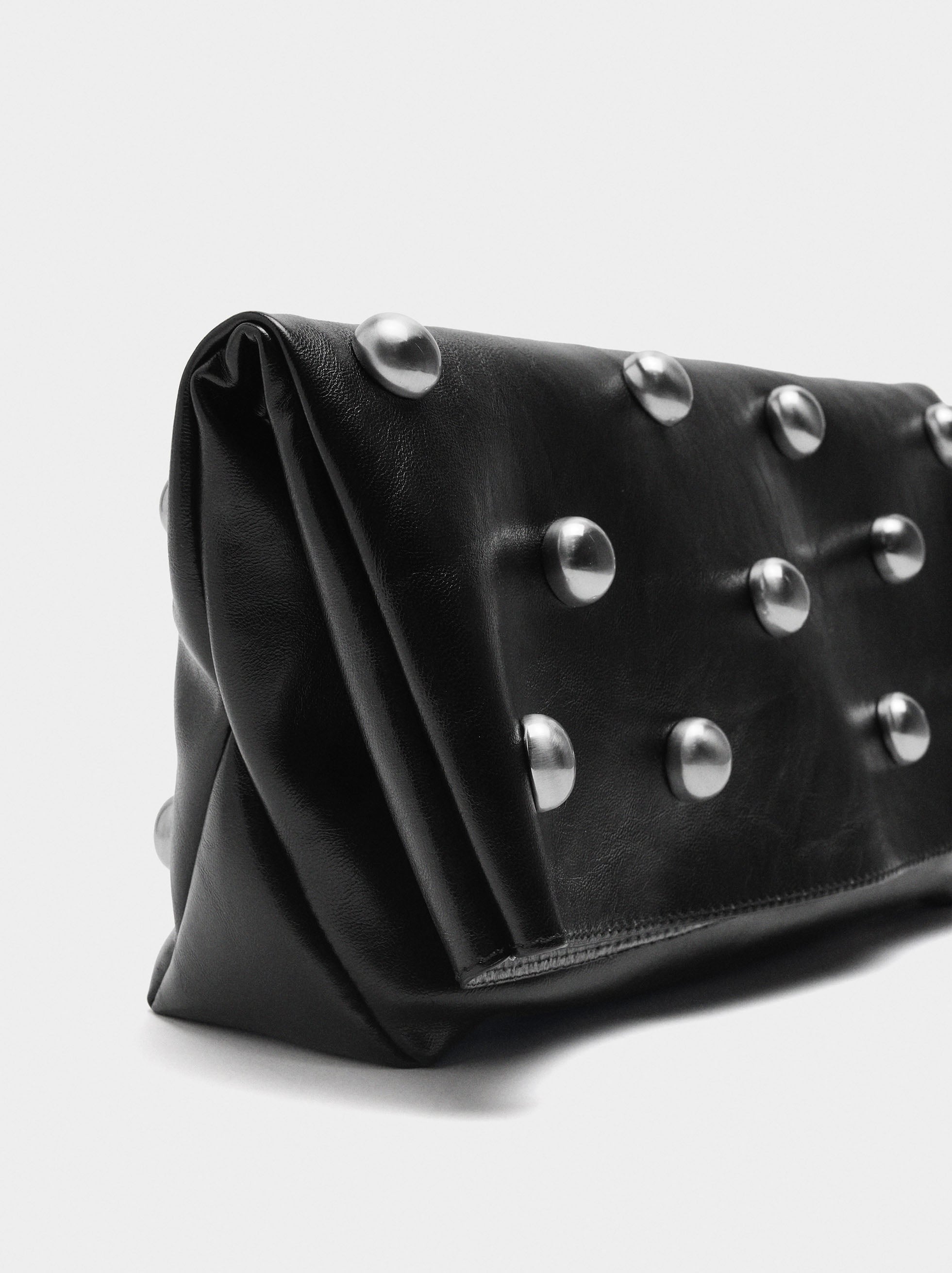 Bolso De Mano Con Esferas Y Solapa