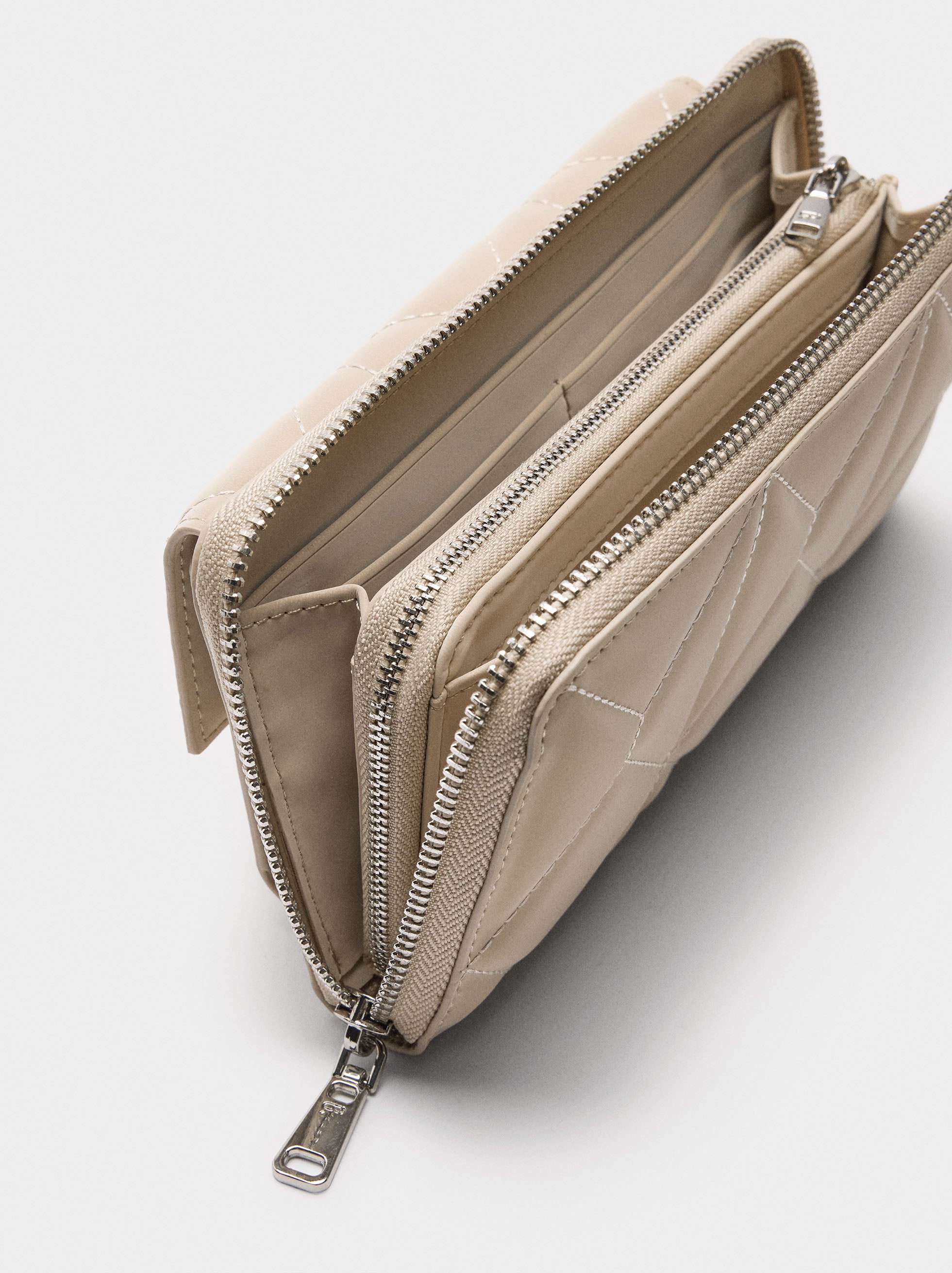 Cartera Acolchoada Con Textura Suave