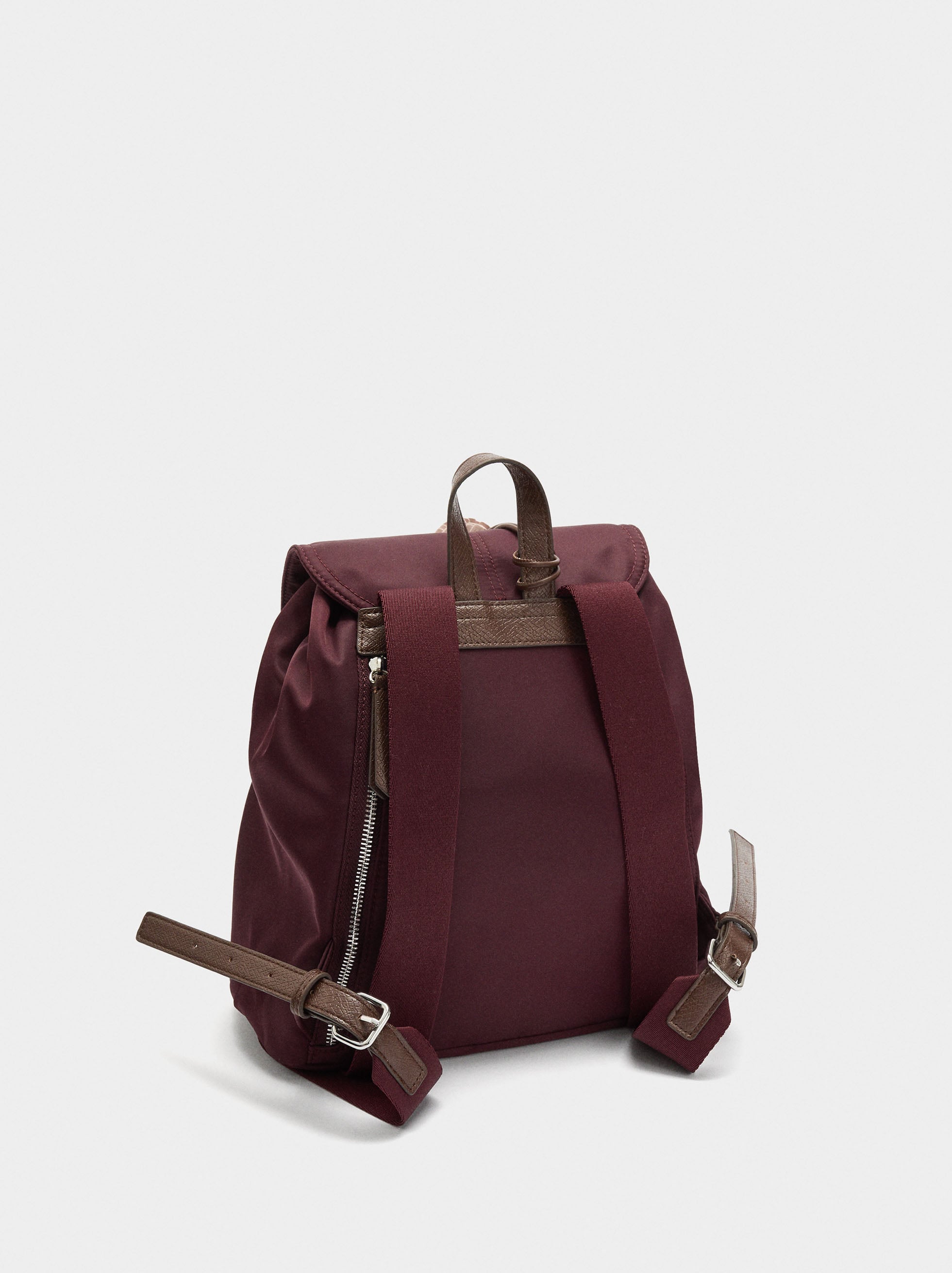 Mochila De Nylon Con Colgante