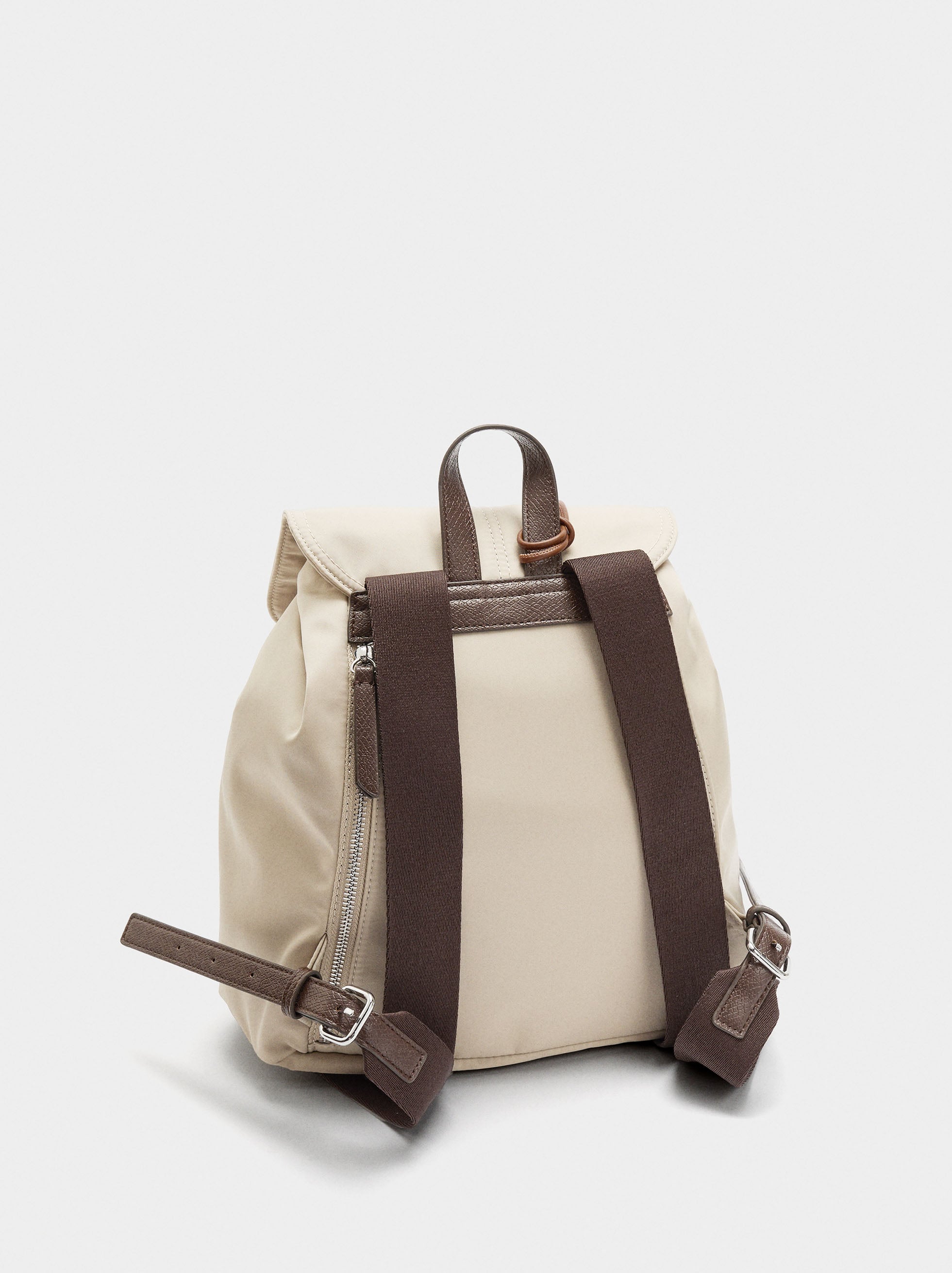 Mochila De Nylon Con Colgante