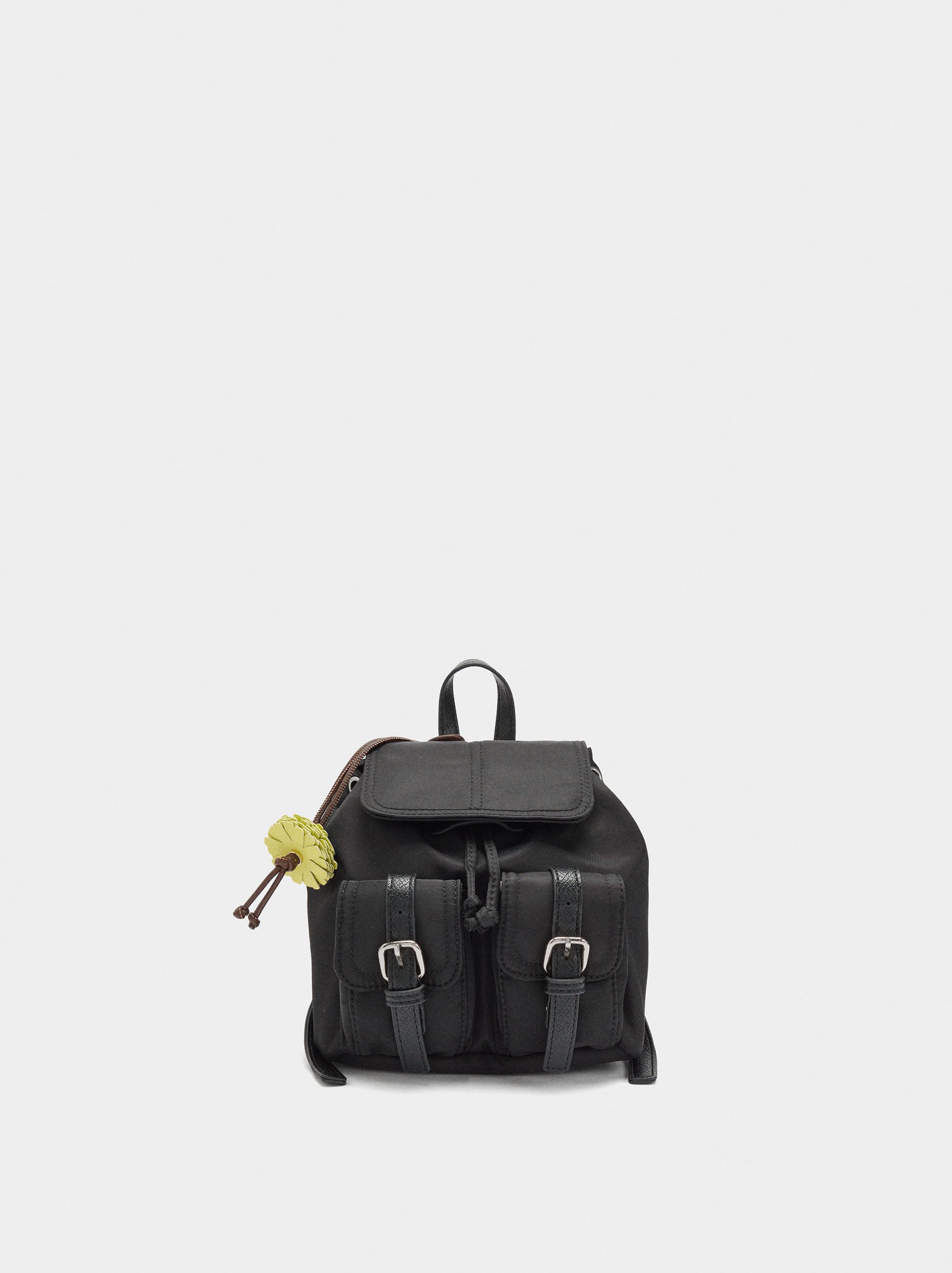 Mini Mochila De Nylon Con Colgante