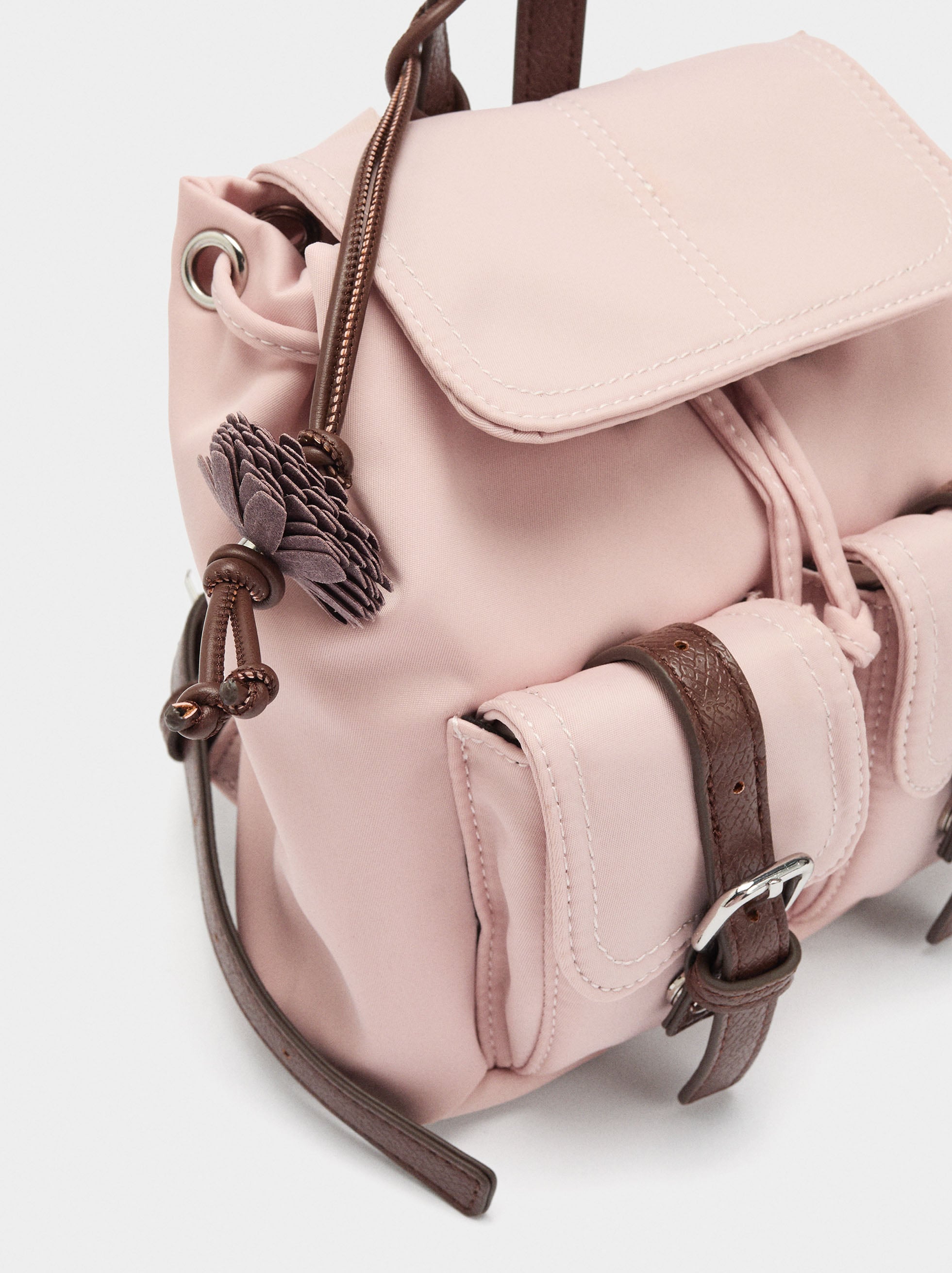 Mini Mochila De Nylon Con Colgante