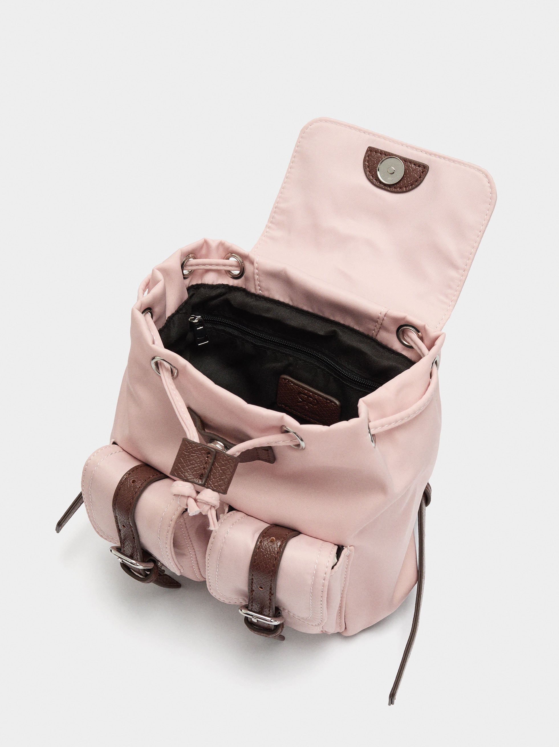 Mini Mochila De Nylon Con Colgante