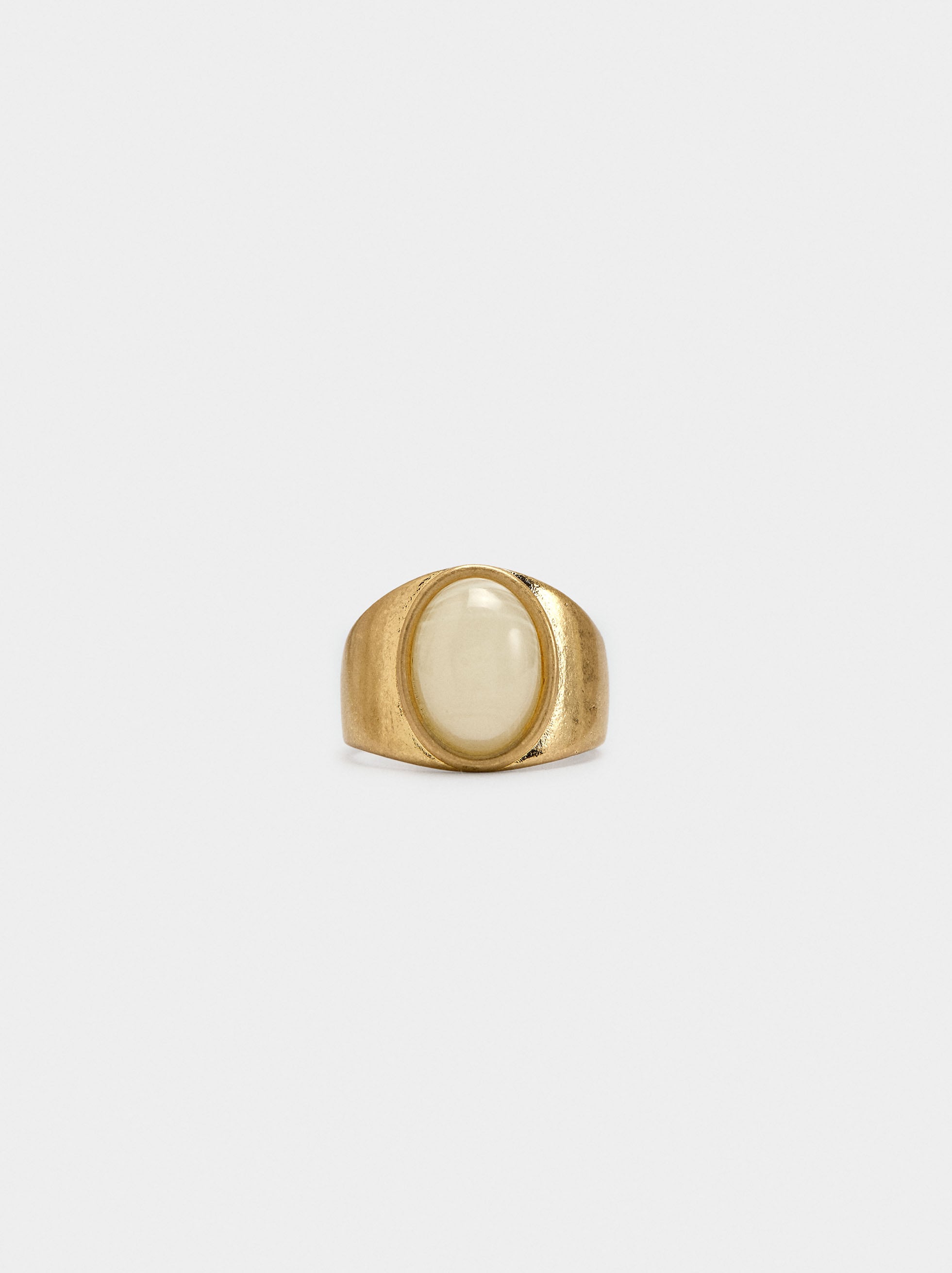 Anillo Ovalado Con Resina