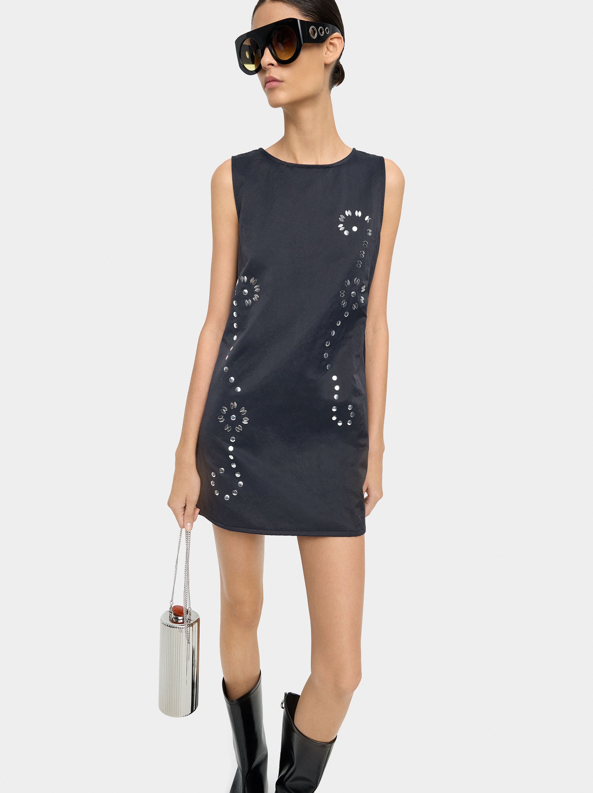 Vestido Corto Con Detalles Brillantes