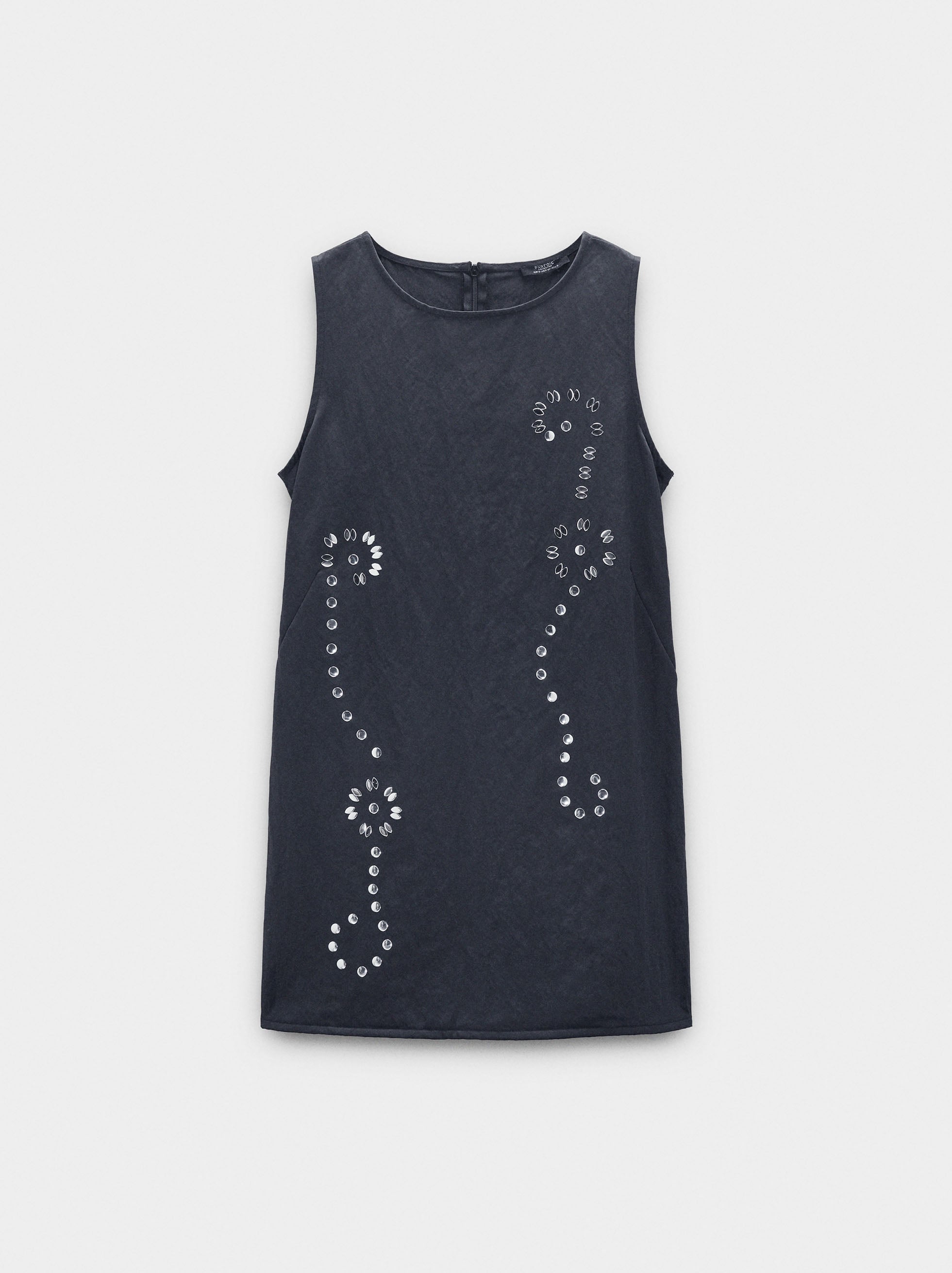 Vestido Corto Con Detalles Brillantes