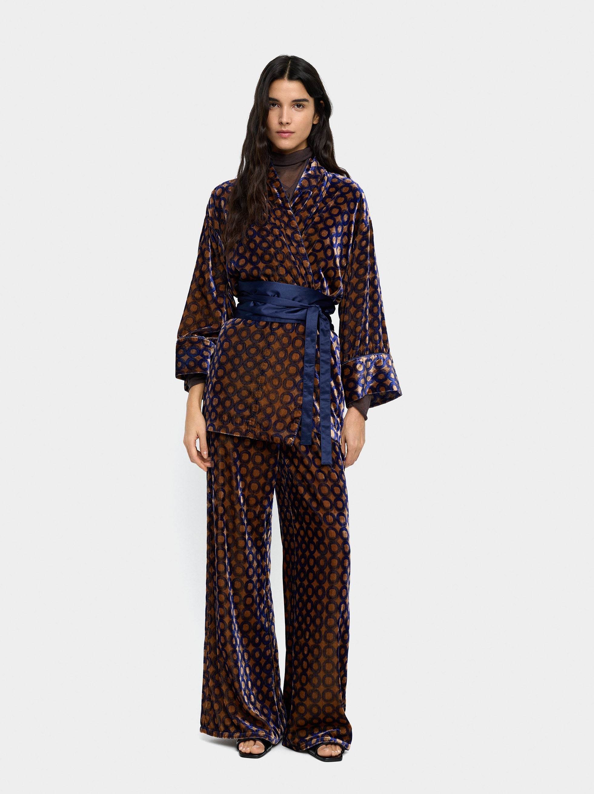 Kimono Aterciopelado Estampado De Círculos