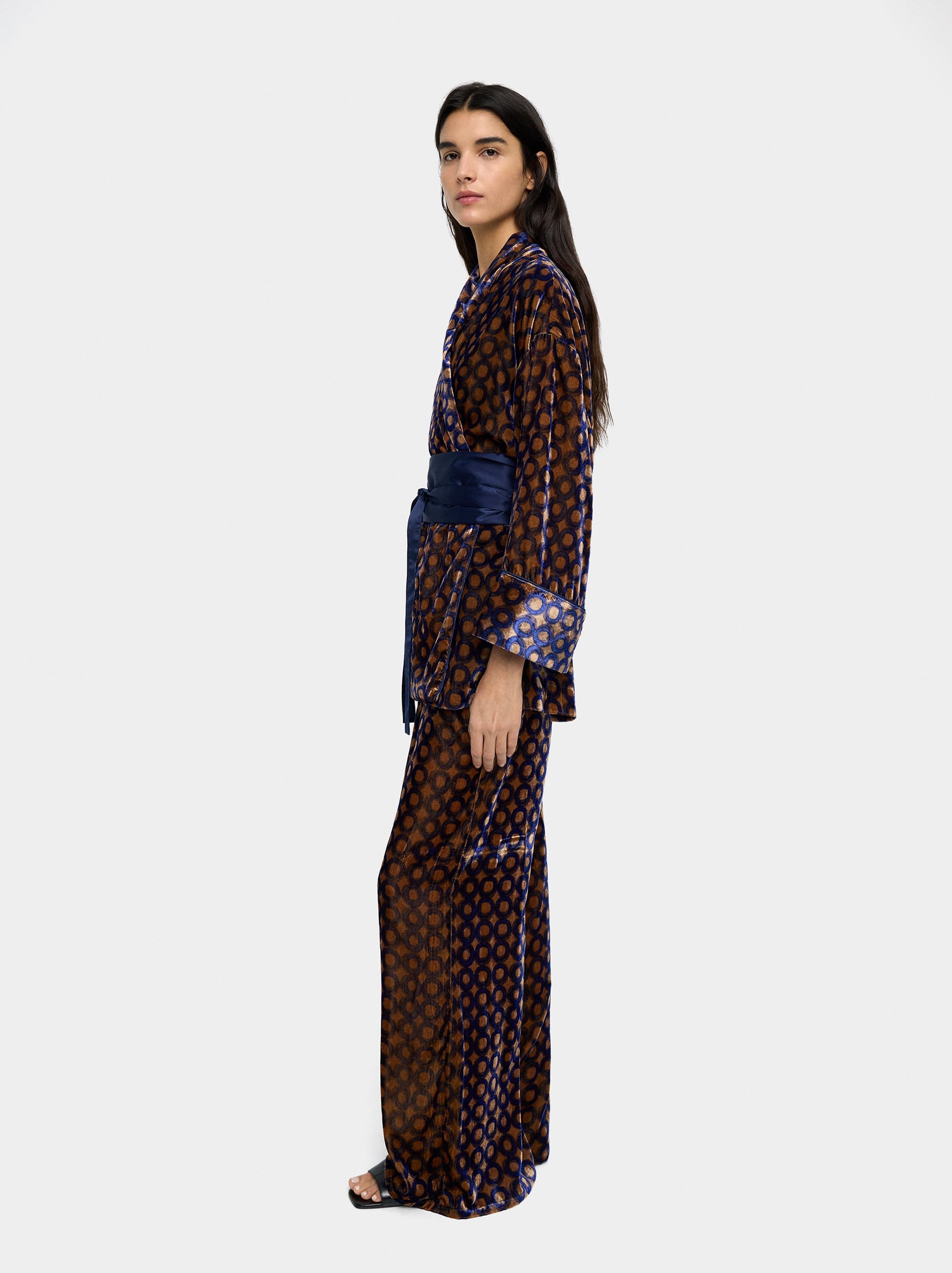 Kimono Aterciopelado Estampado De Círculos