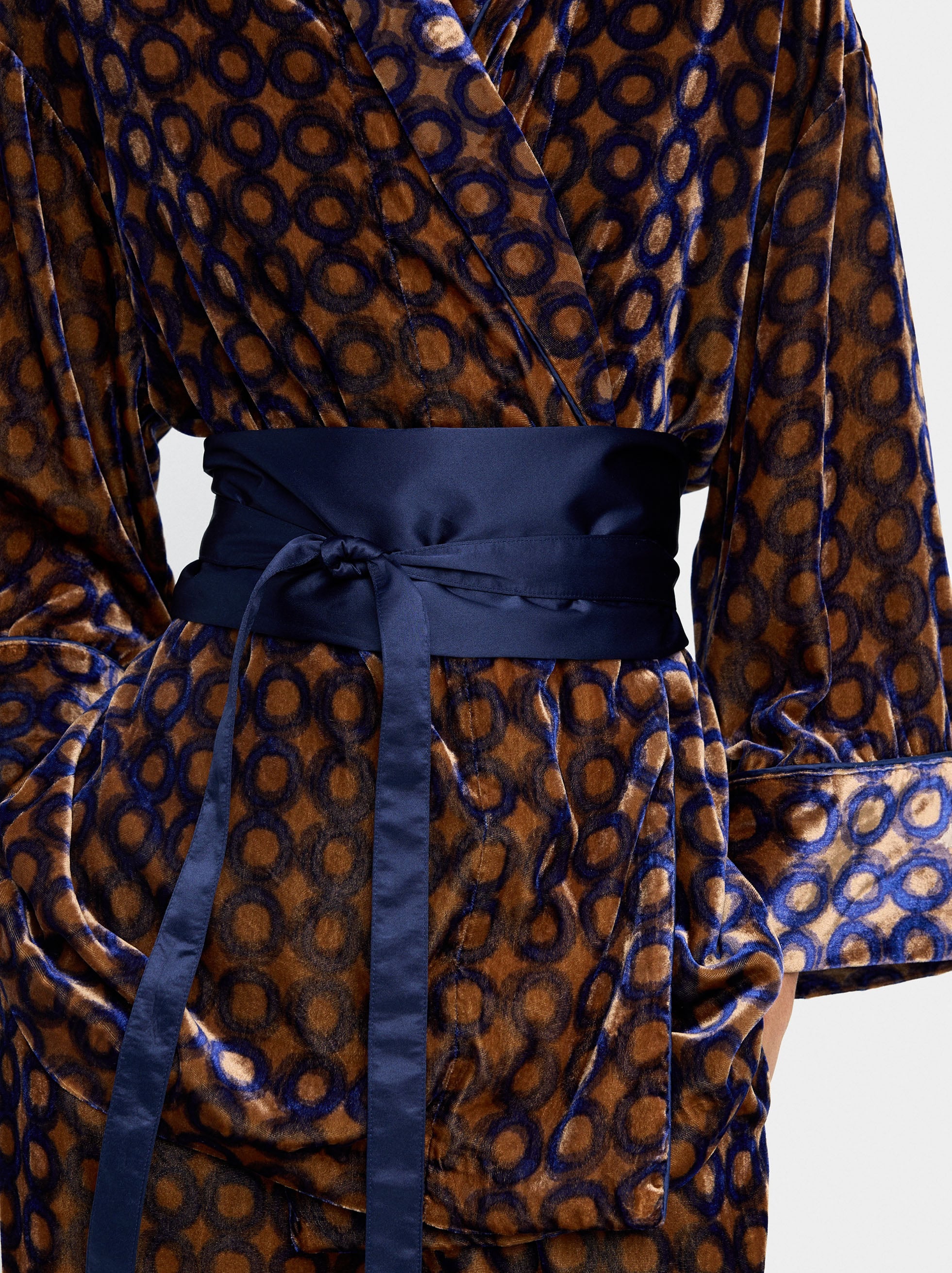 Kimono Aterciopelado Estampado De Círculos