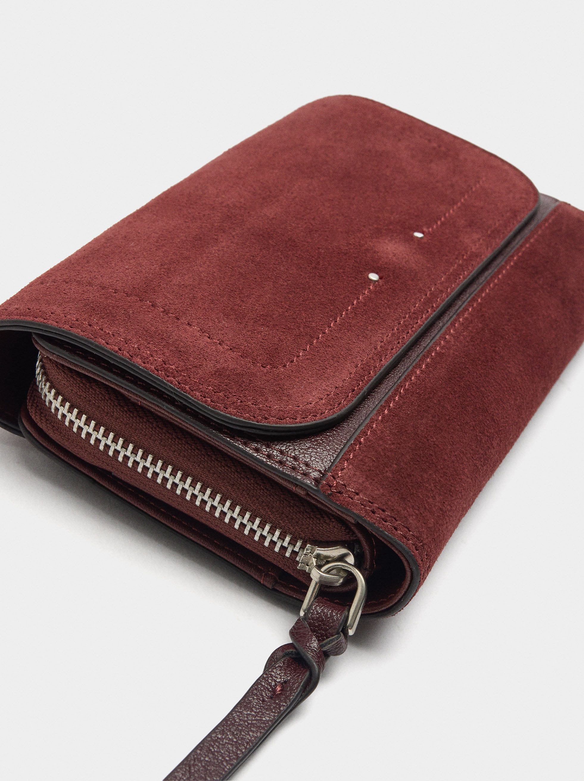 Cartera Detalles De Piel Con Solapa
