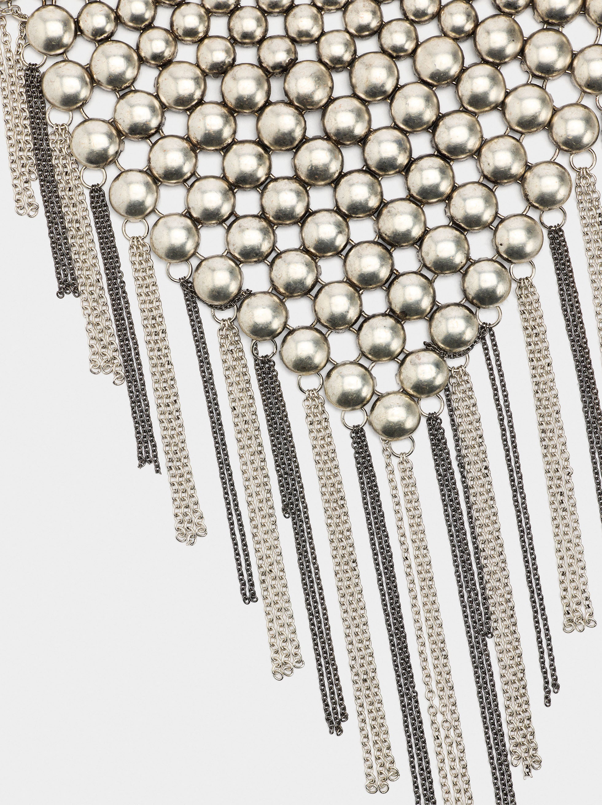 Collar Corto Babete Con Flecos Metálicos