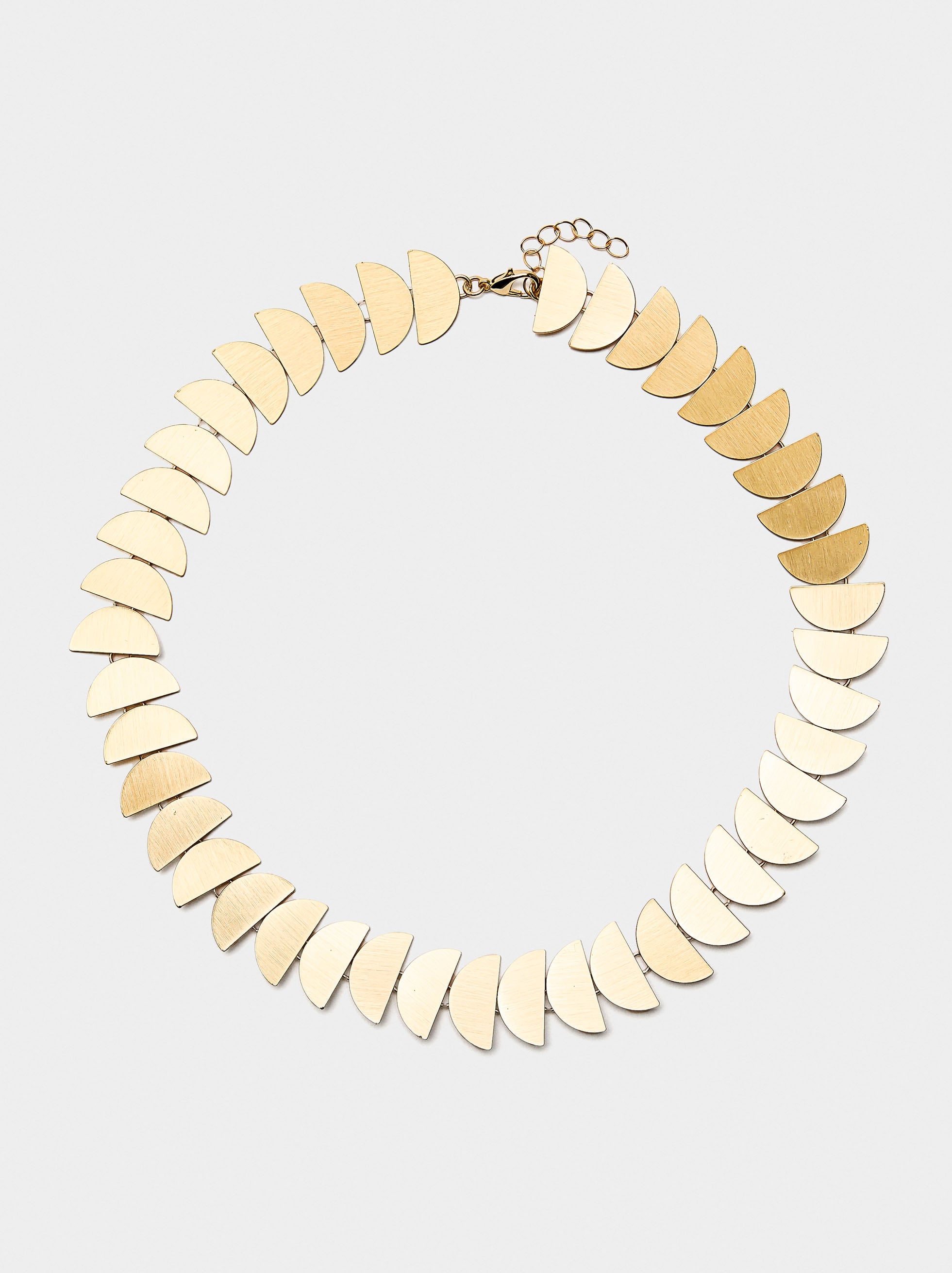 Collar Corto Con Semi-Círculos