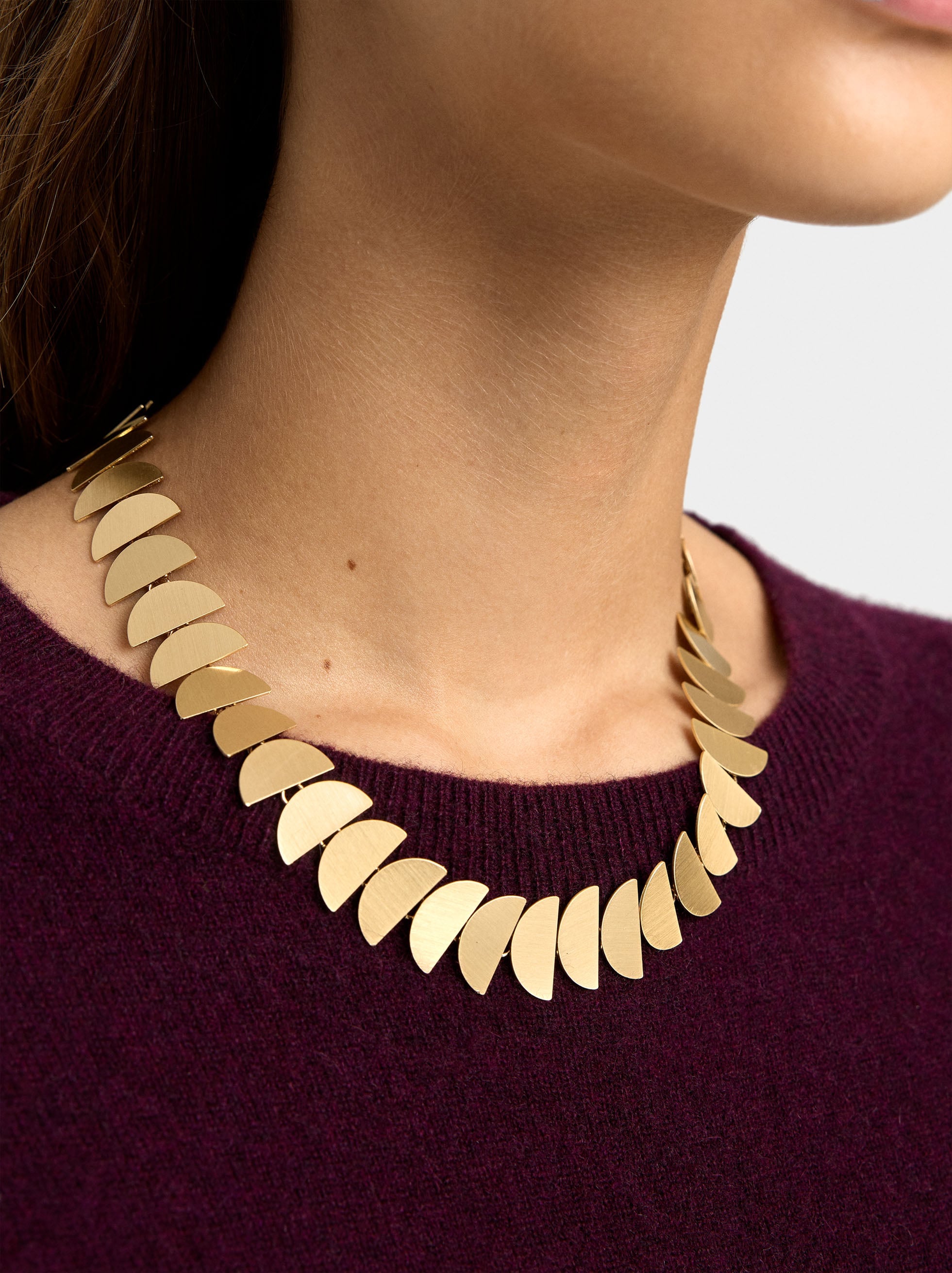 Collar Corto Con Semi-Círculos