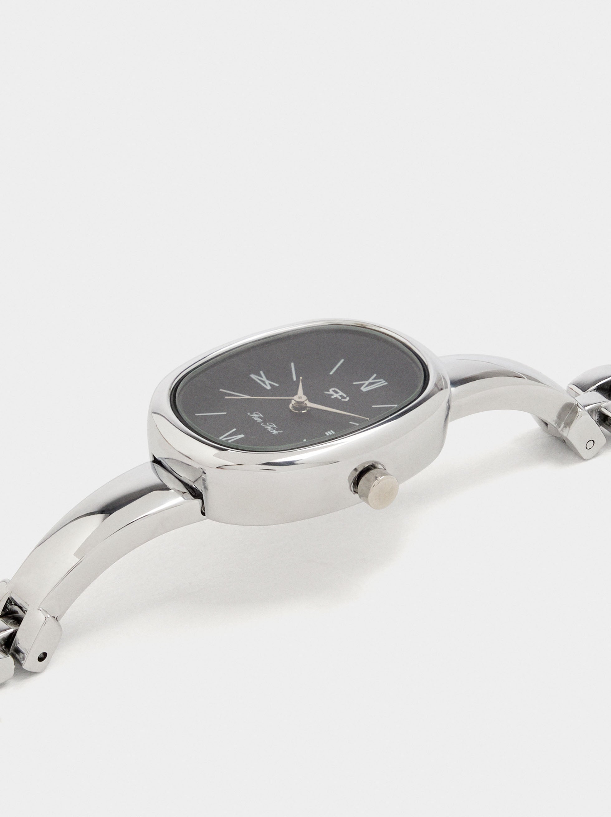 Reloj Ovalado Con Pulsera De Acero Inoxidable