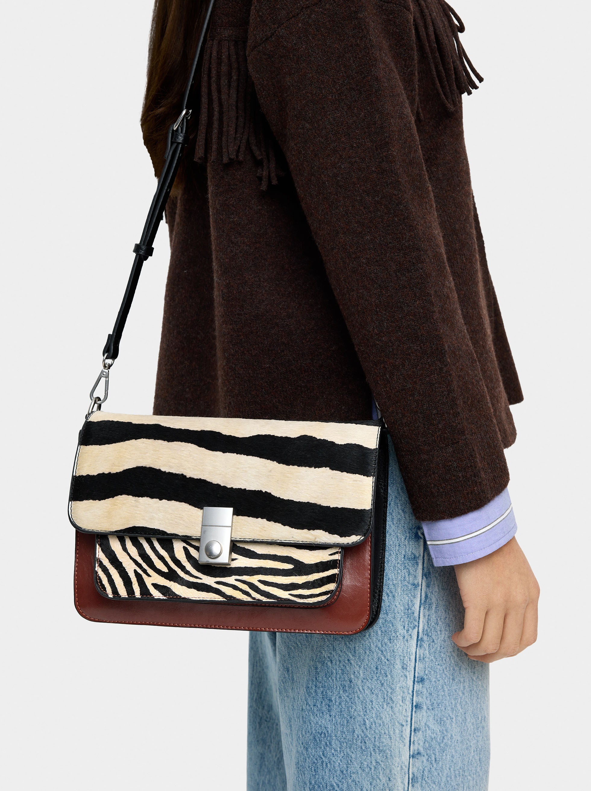 Bolso De Hombro Con Detalles De Piel
