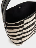 Bolso De Mano Con Detalles De Piel