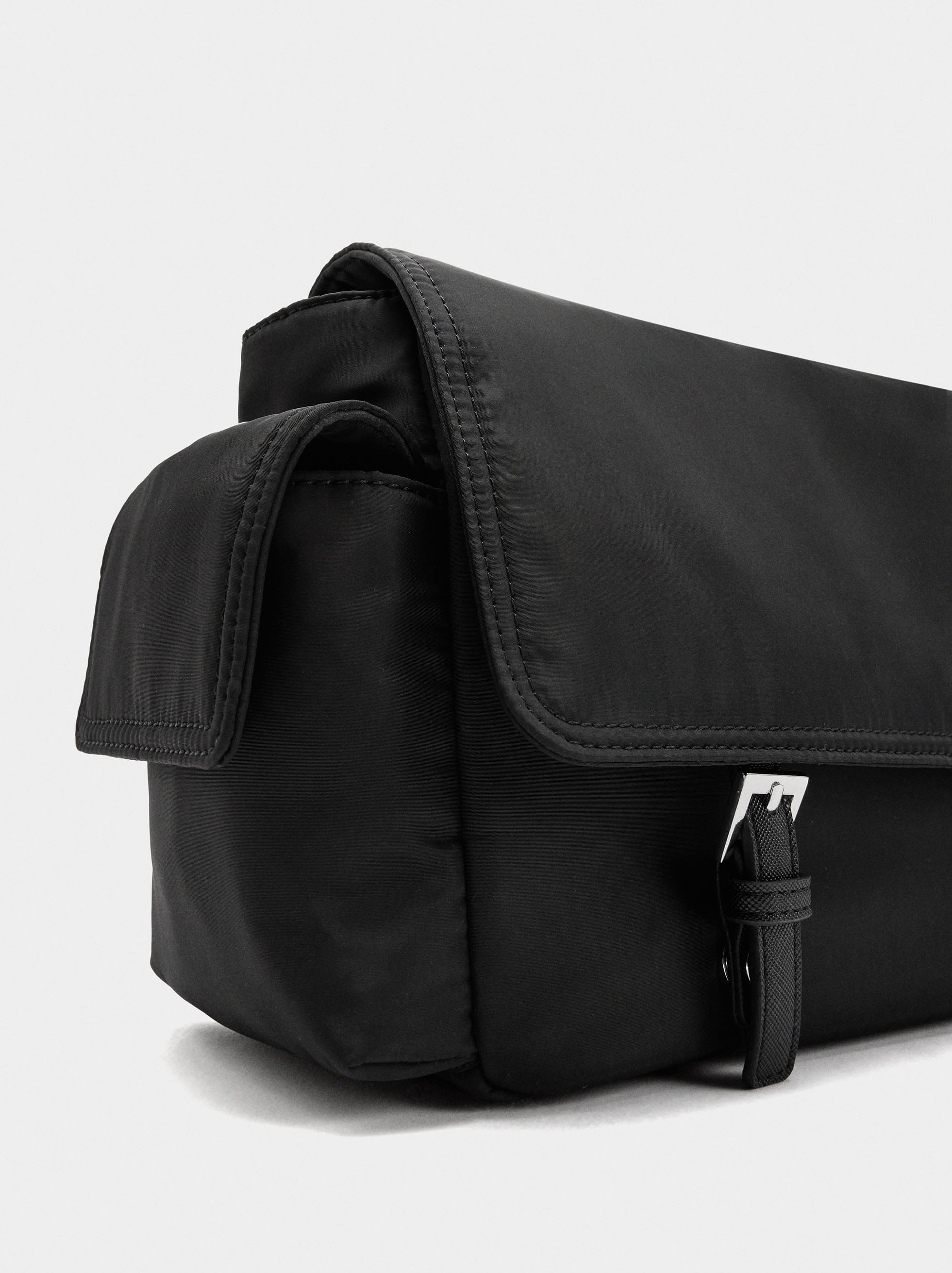 Bolso Bandolera De Nylon Con Solapa
