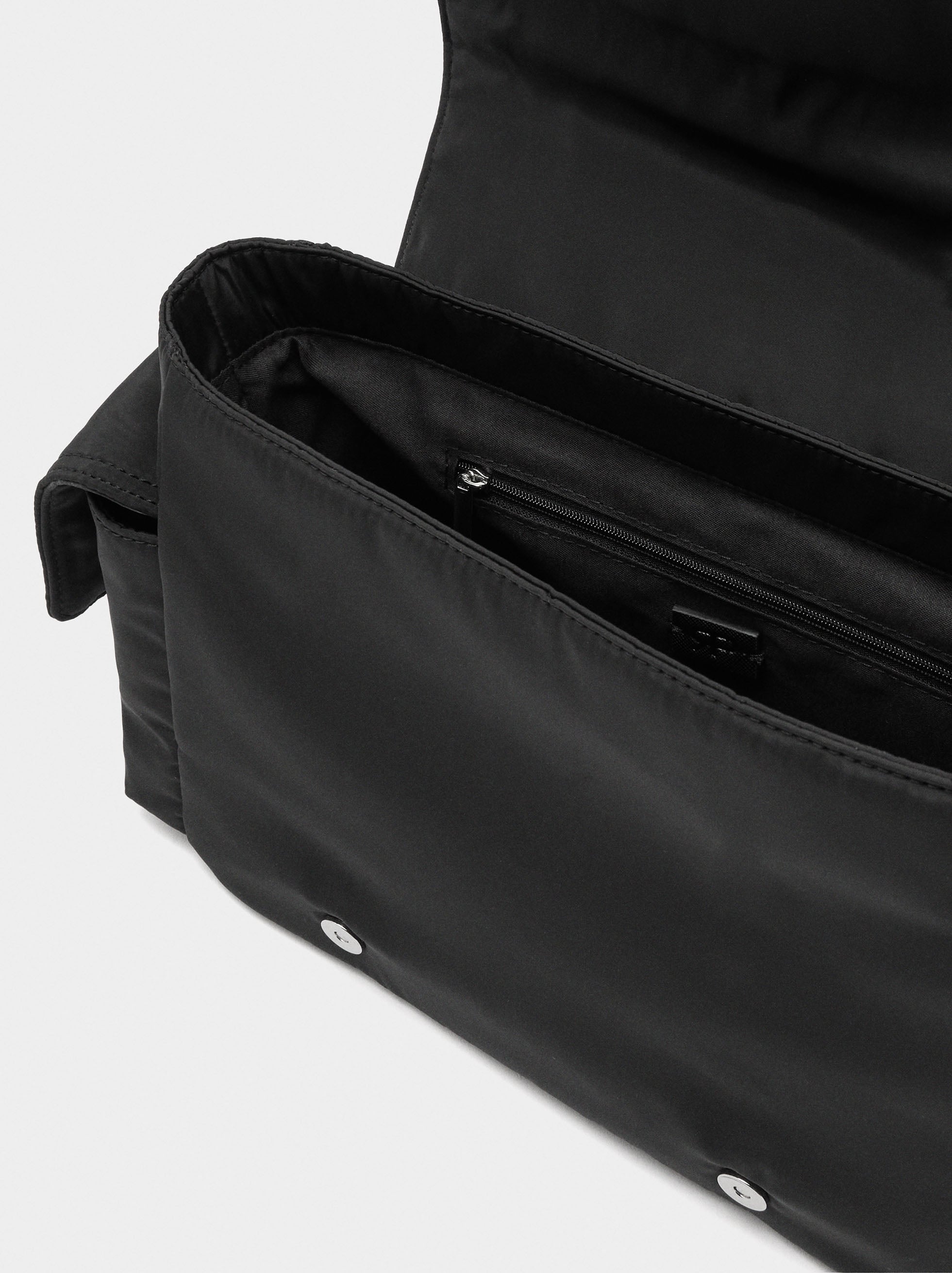 Bolso Bandolera De Nylon Con Solapa