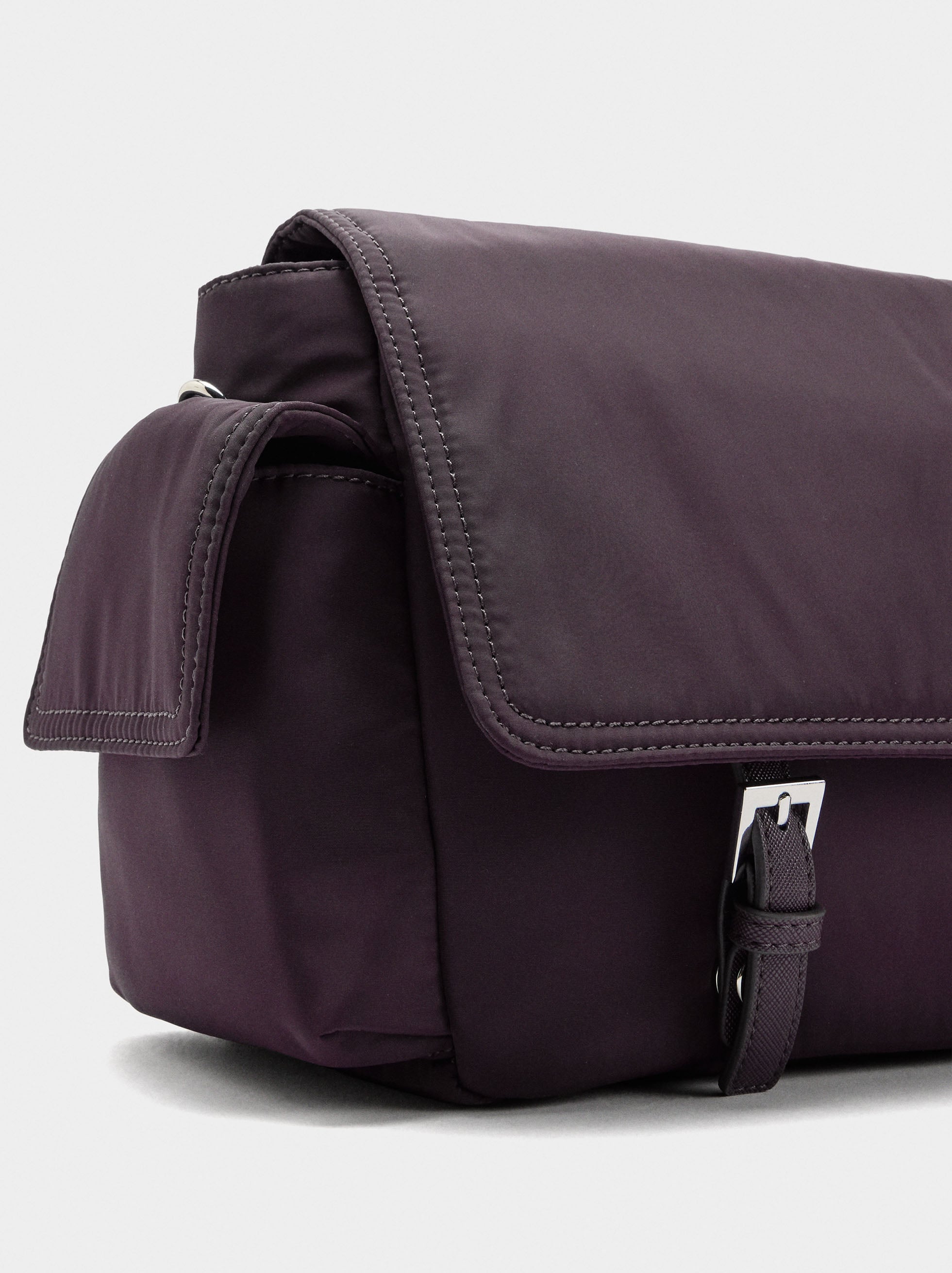 Bolso Bandolera De Nylon Con Solapa