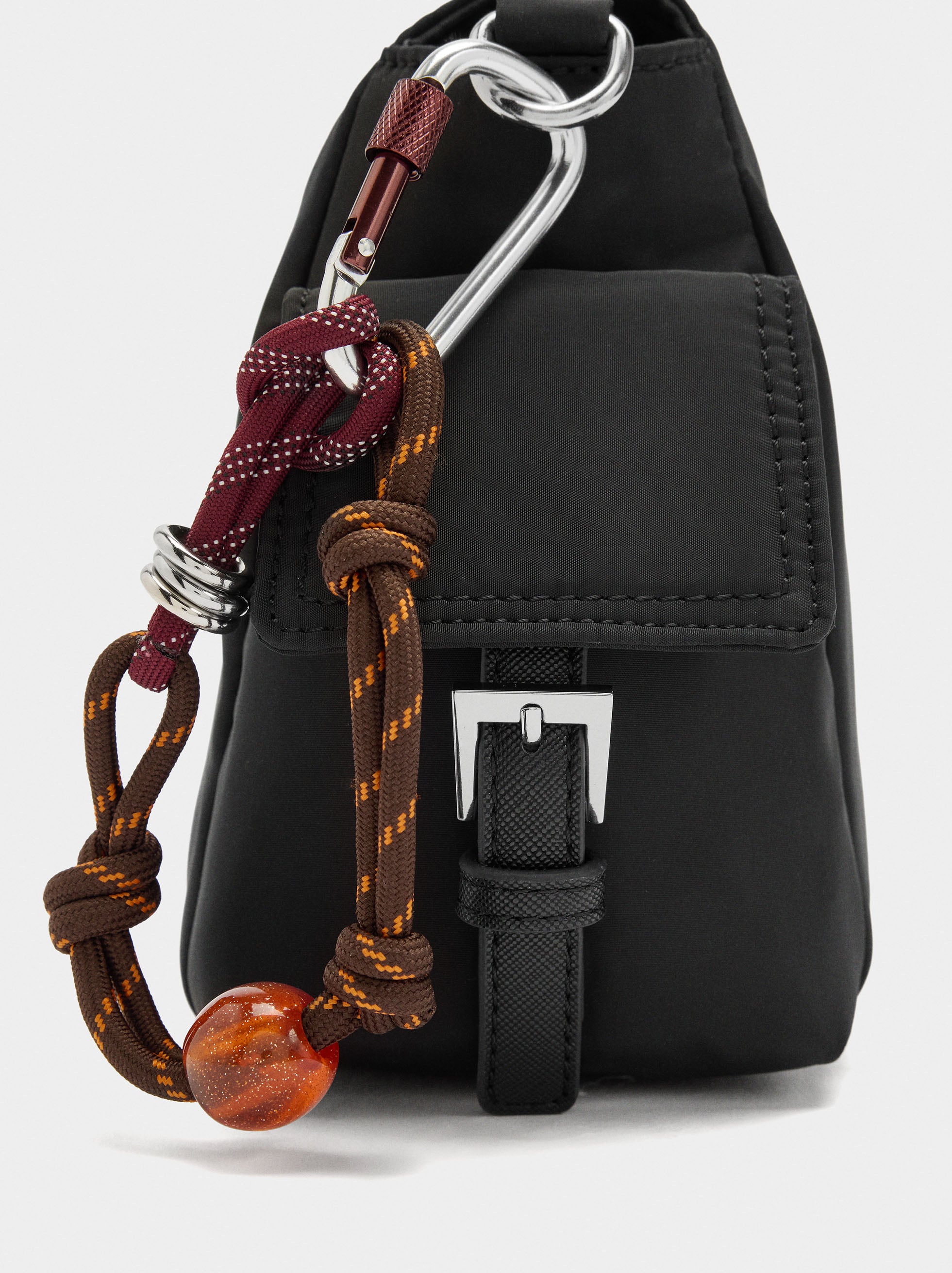 Bolso Bandolera De Nylon Con Colgante