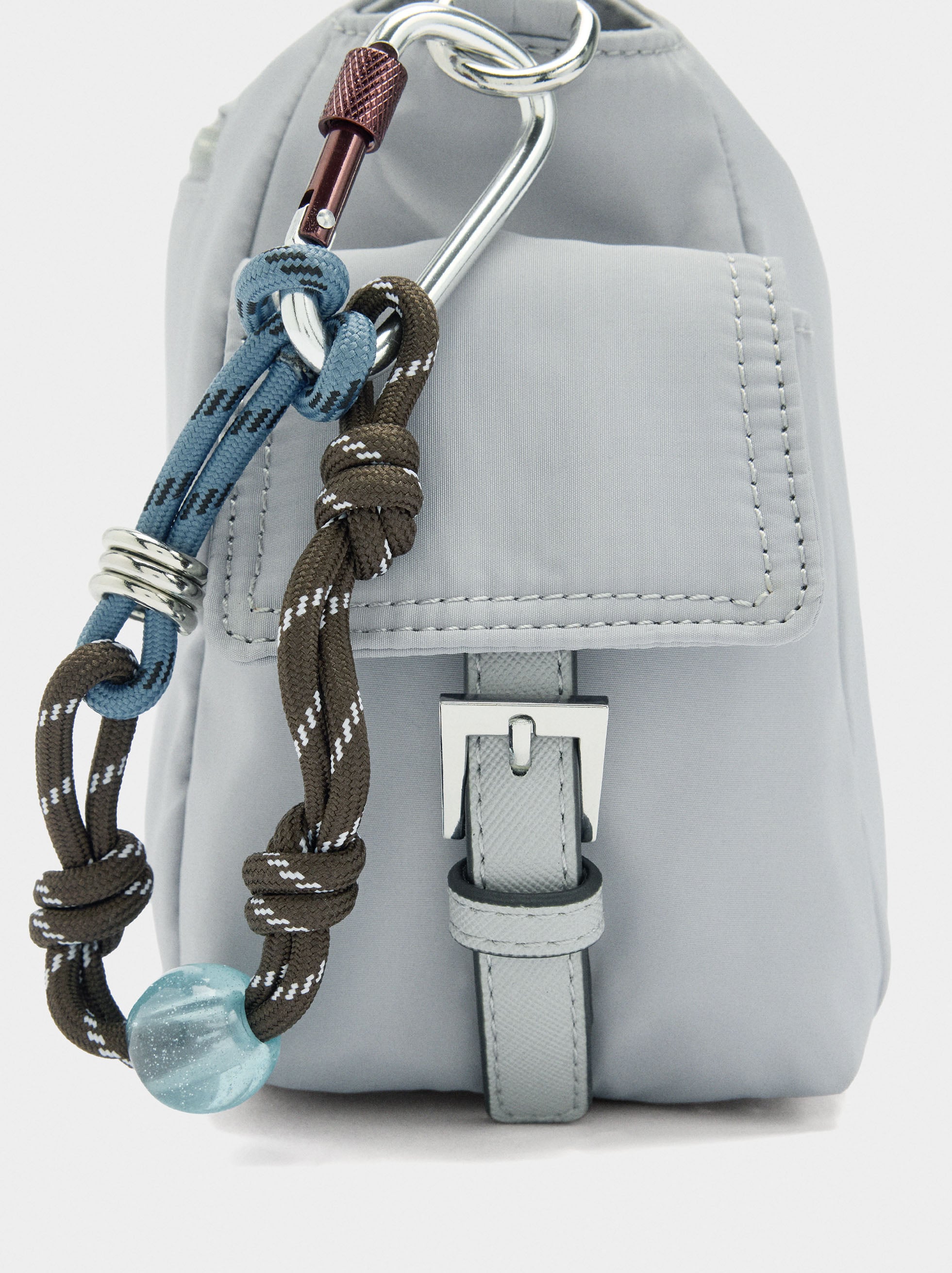 Bolso Bandolera De Nylon Con Colgante
