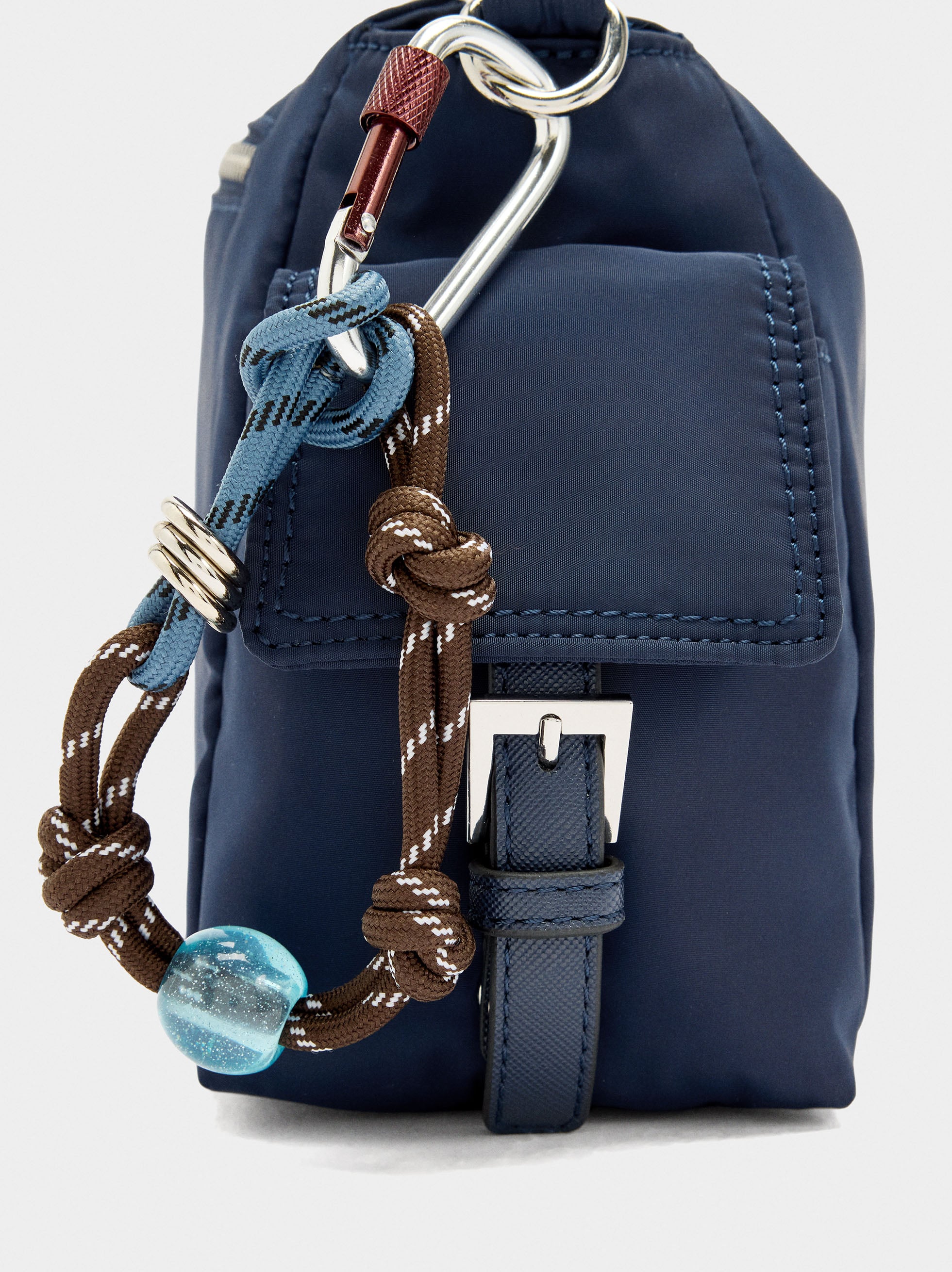 Bolso Bandolera De Nylon Con Colgante