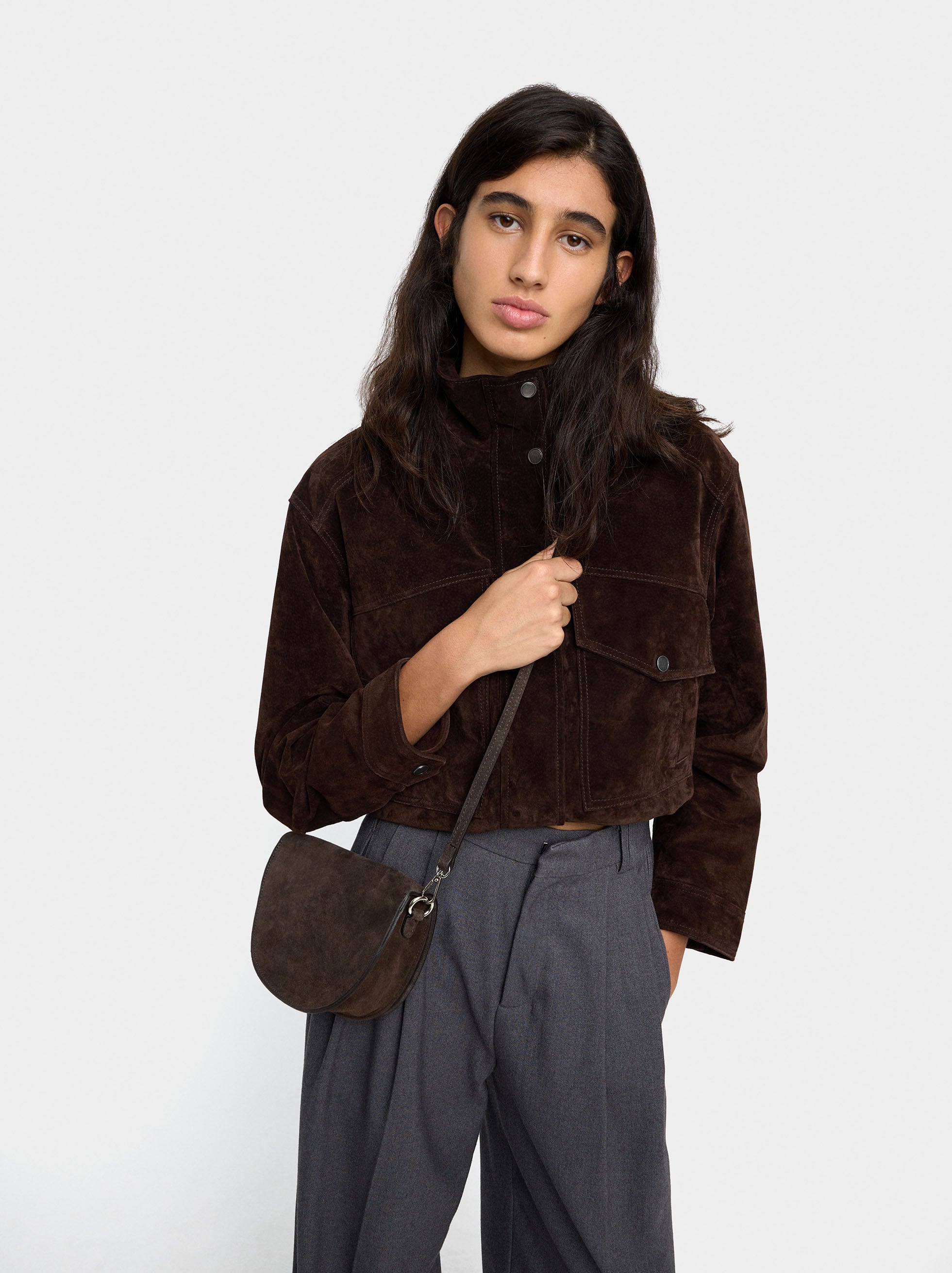 Bolso Bandolera De Ante Con Solapa