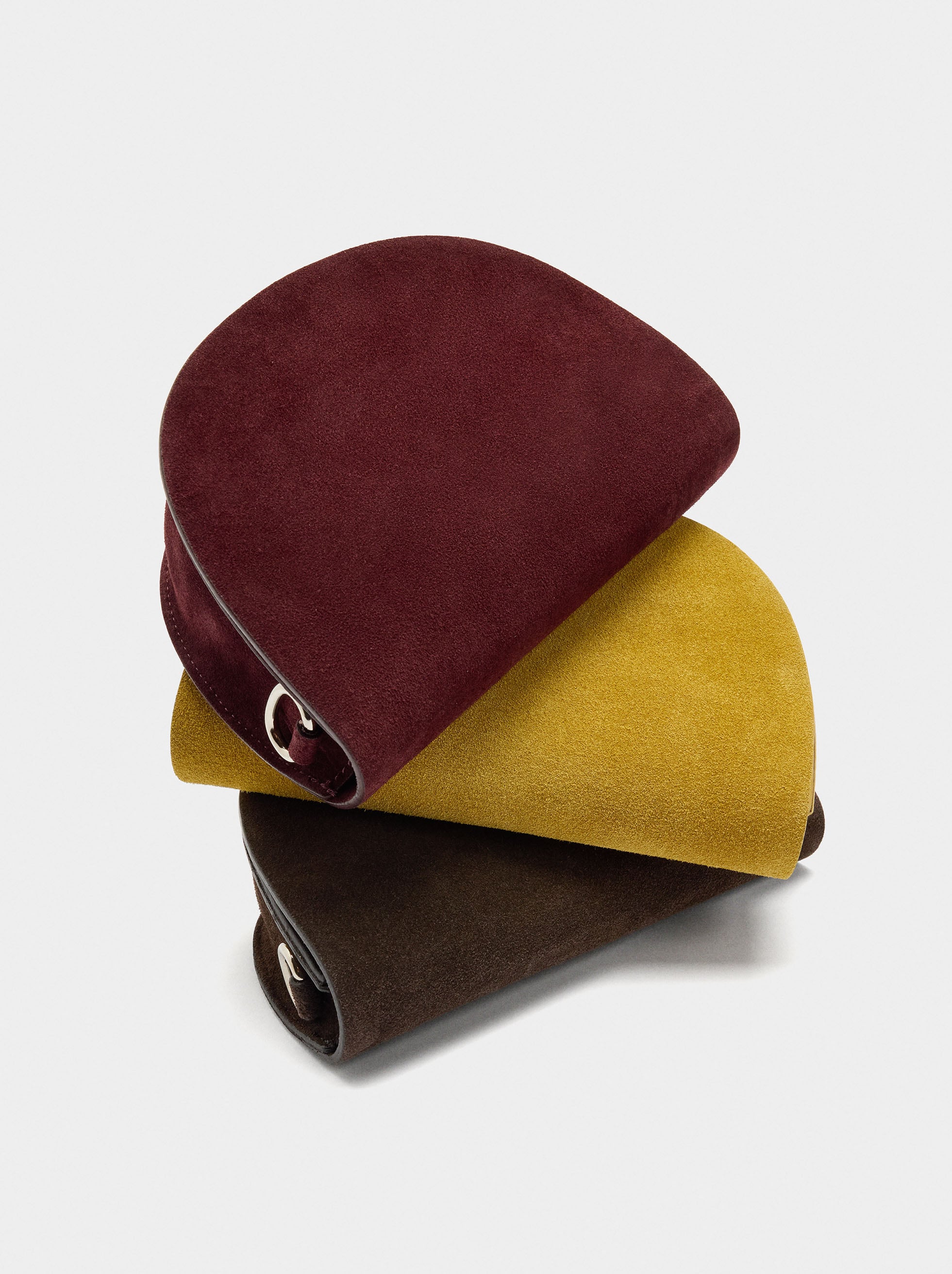 Bolso Bandolera De Ante Con Solapa