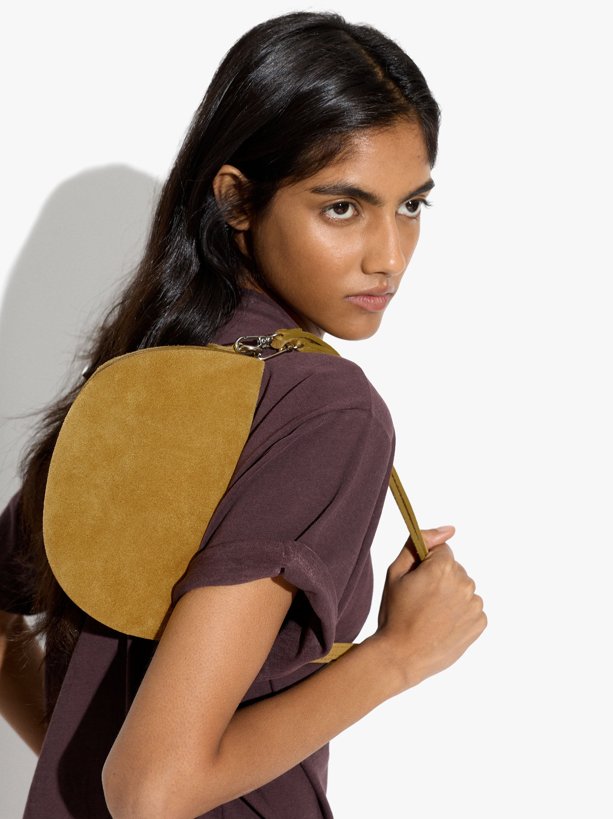 Bolso Bandolera De Ante Con Solapa