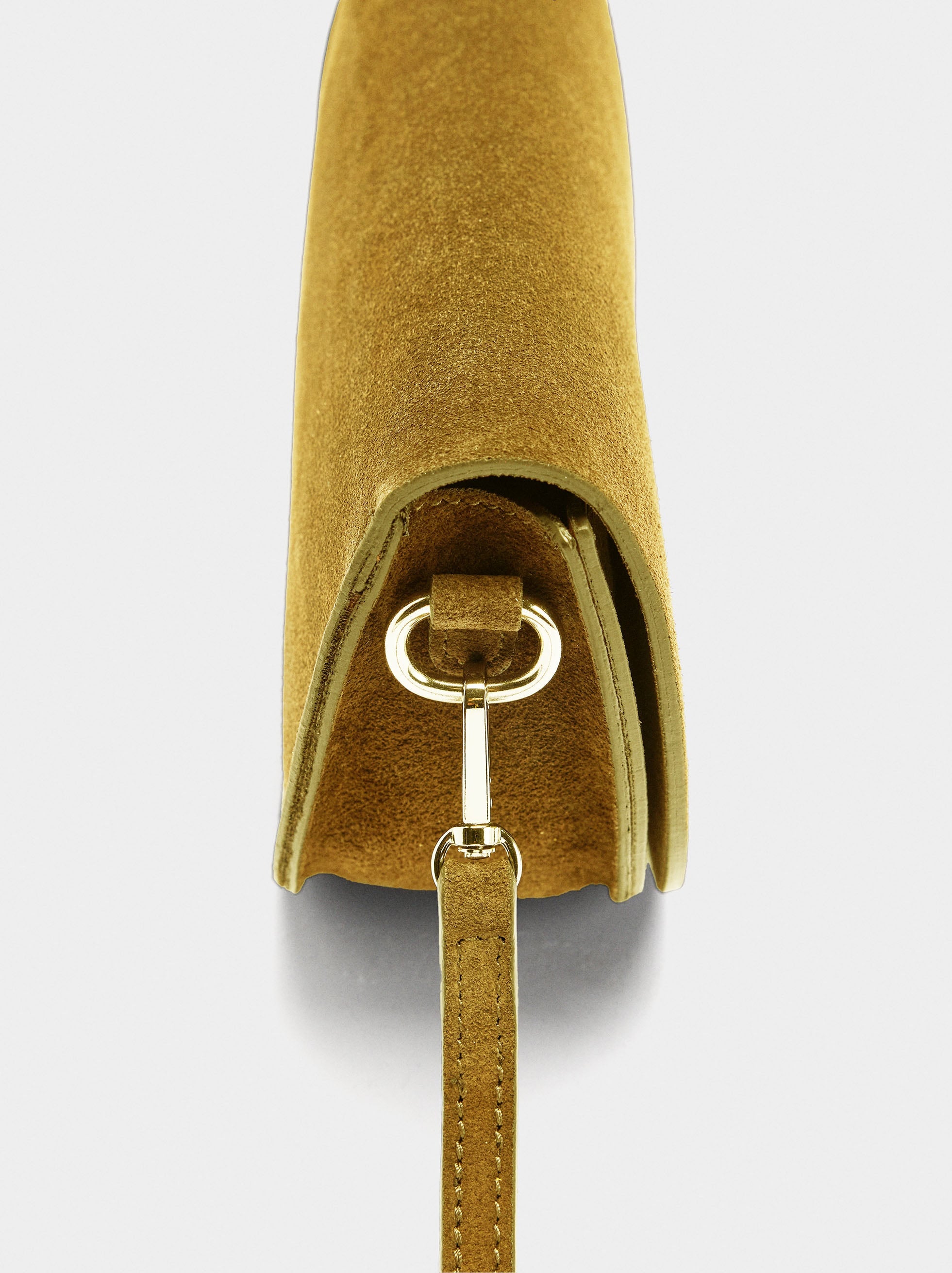 Bolso Bandolera De Ante Con Solapa