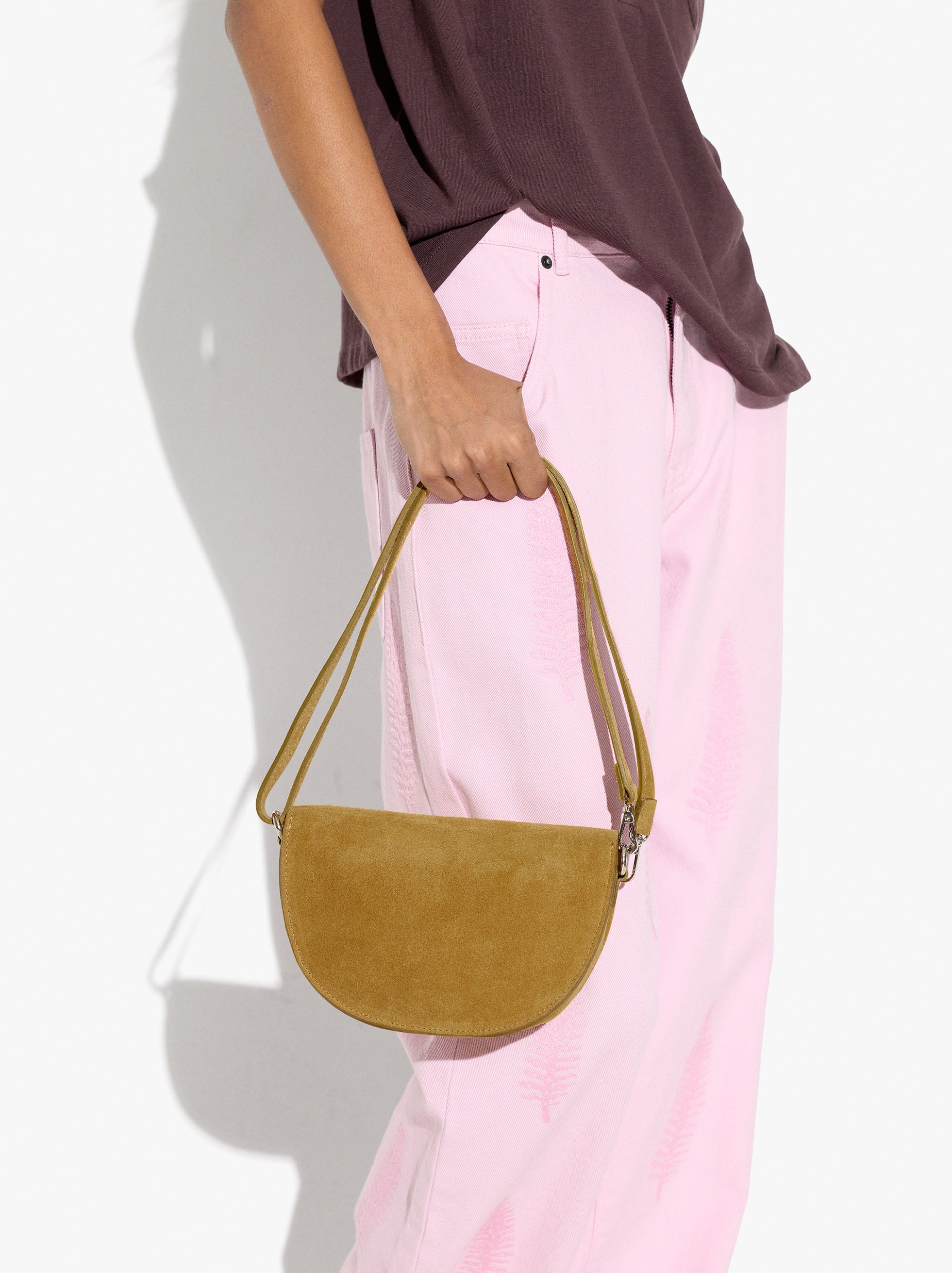 Bolso Bandolera De Ante Con Solapa