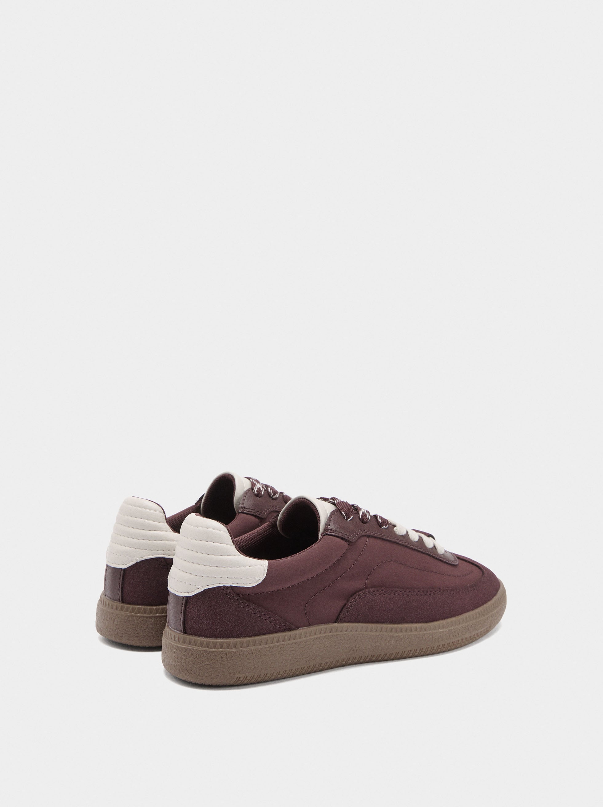 Zapatillas Contraste Con Doble Cordón